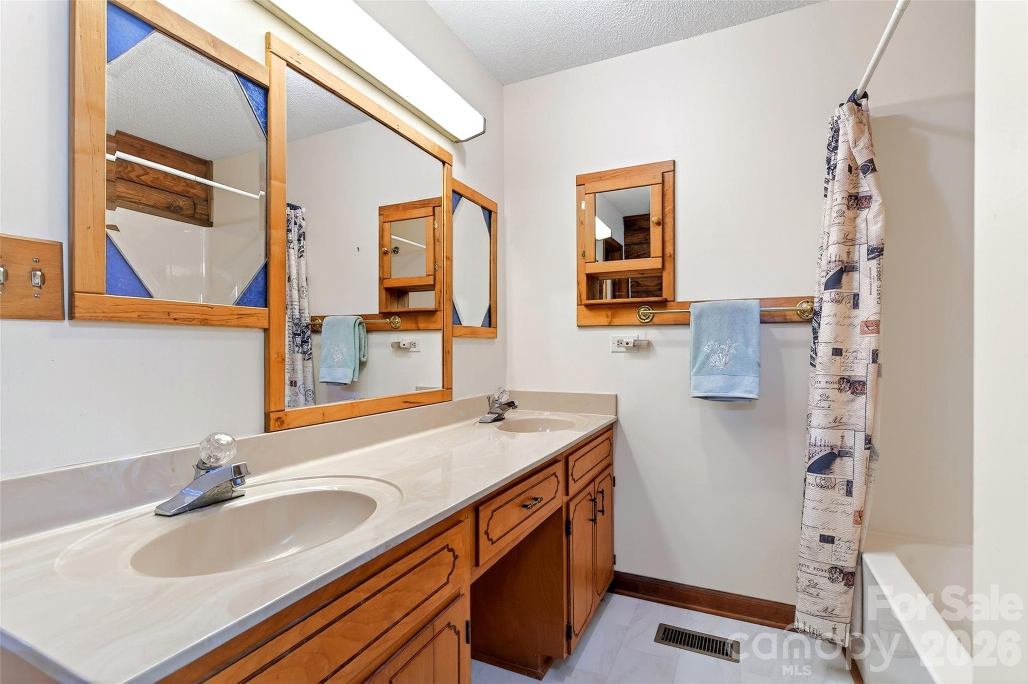 221 Hammer Hollow Drive — Marion