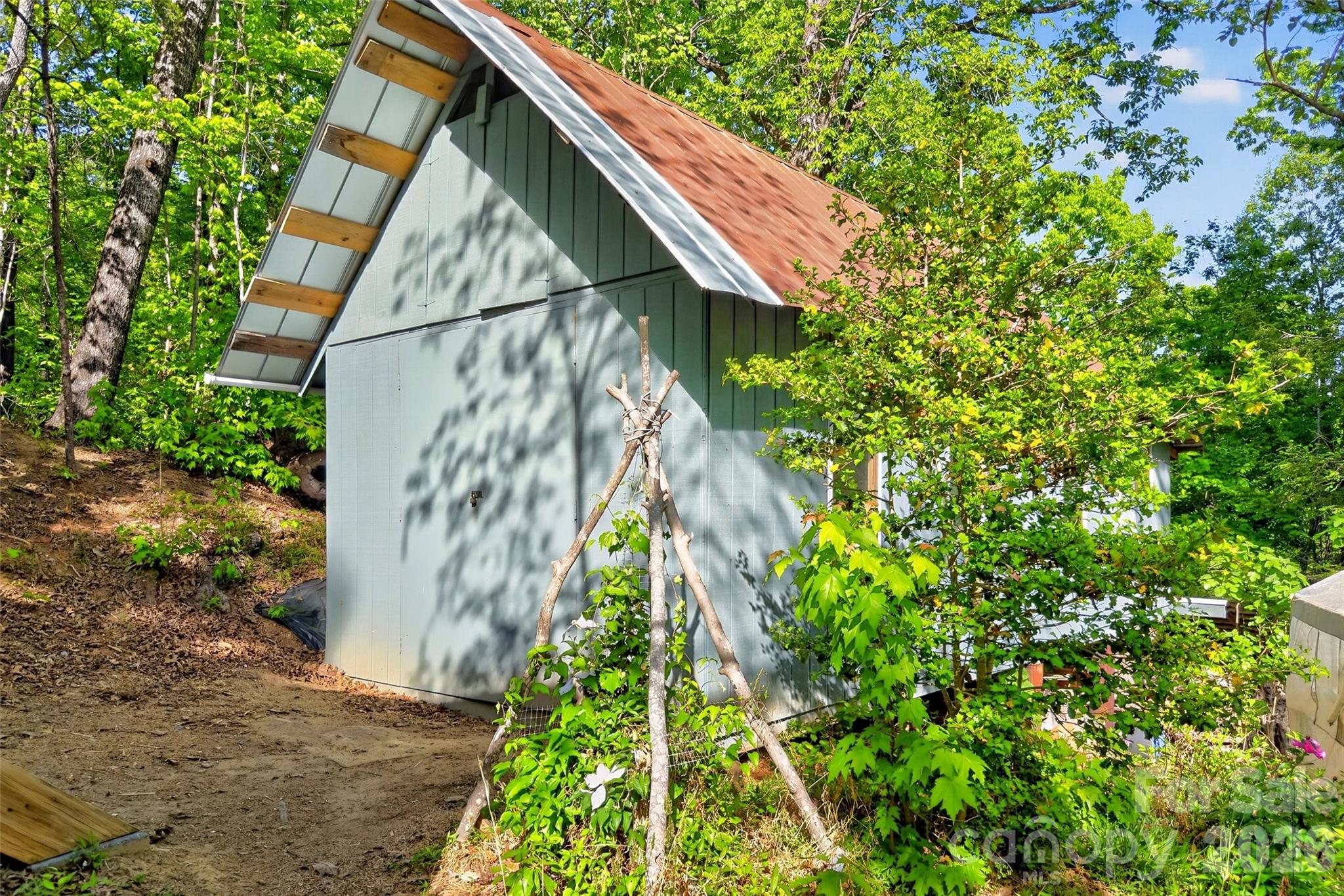 221 Hammer Hollow Drive — Marion