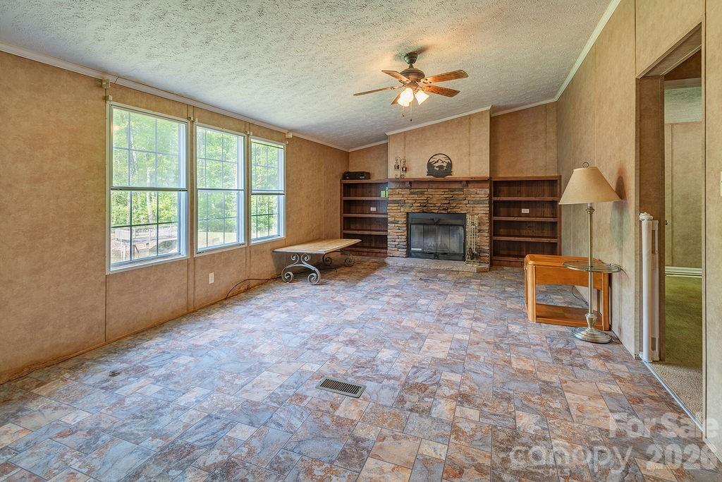 248 Blackberry Inn Road — Weaverville