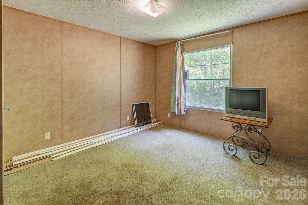 248 Blackberry Inn Road — Weaverville