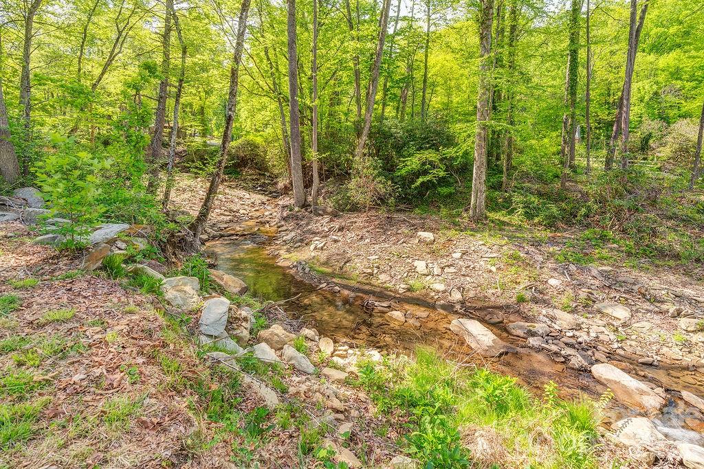 248 Blackberry Inn Road — Weaverville