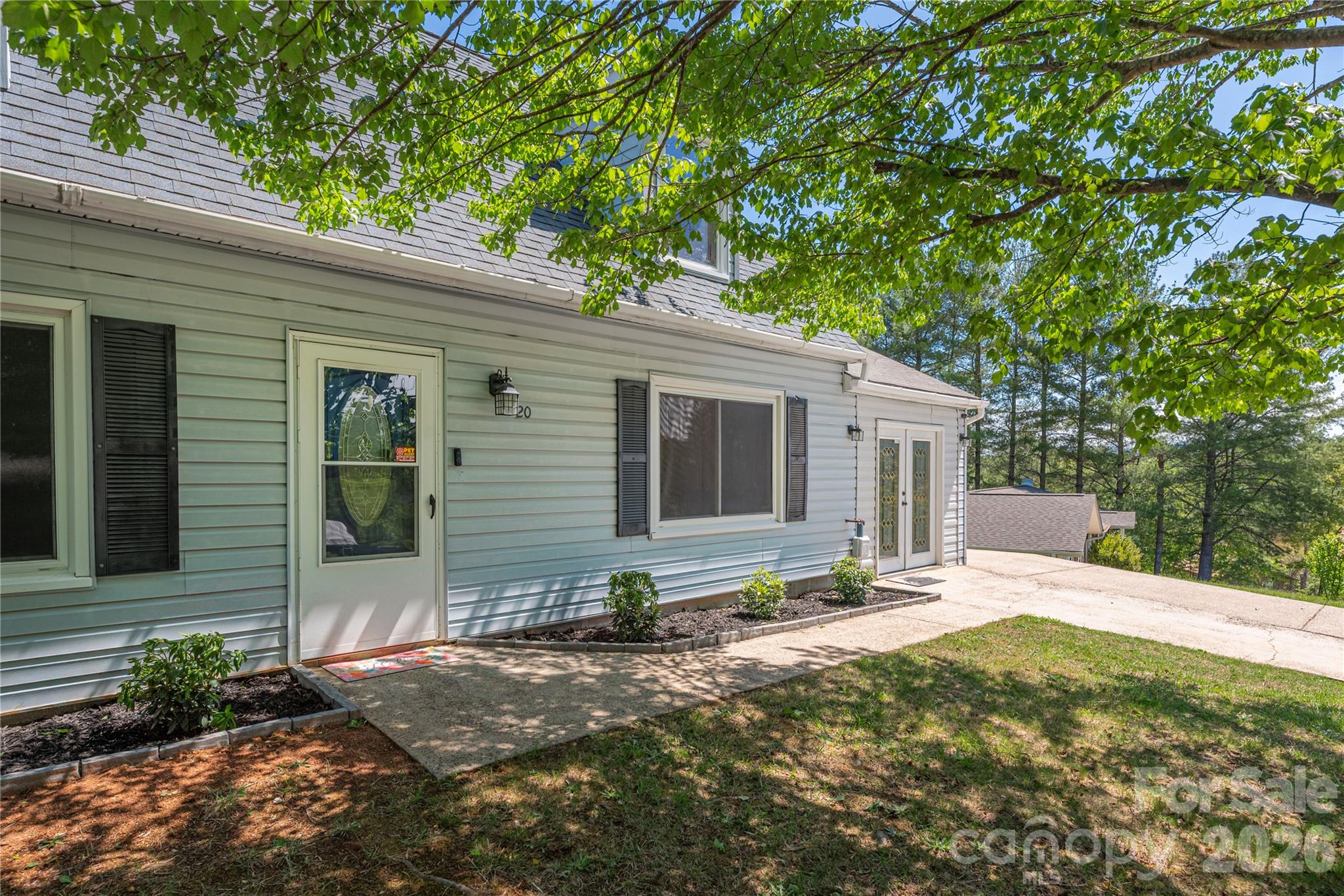 20 Lionel Place — Asheville