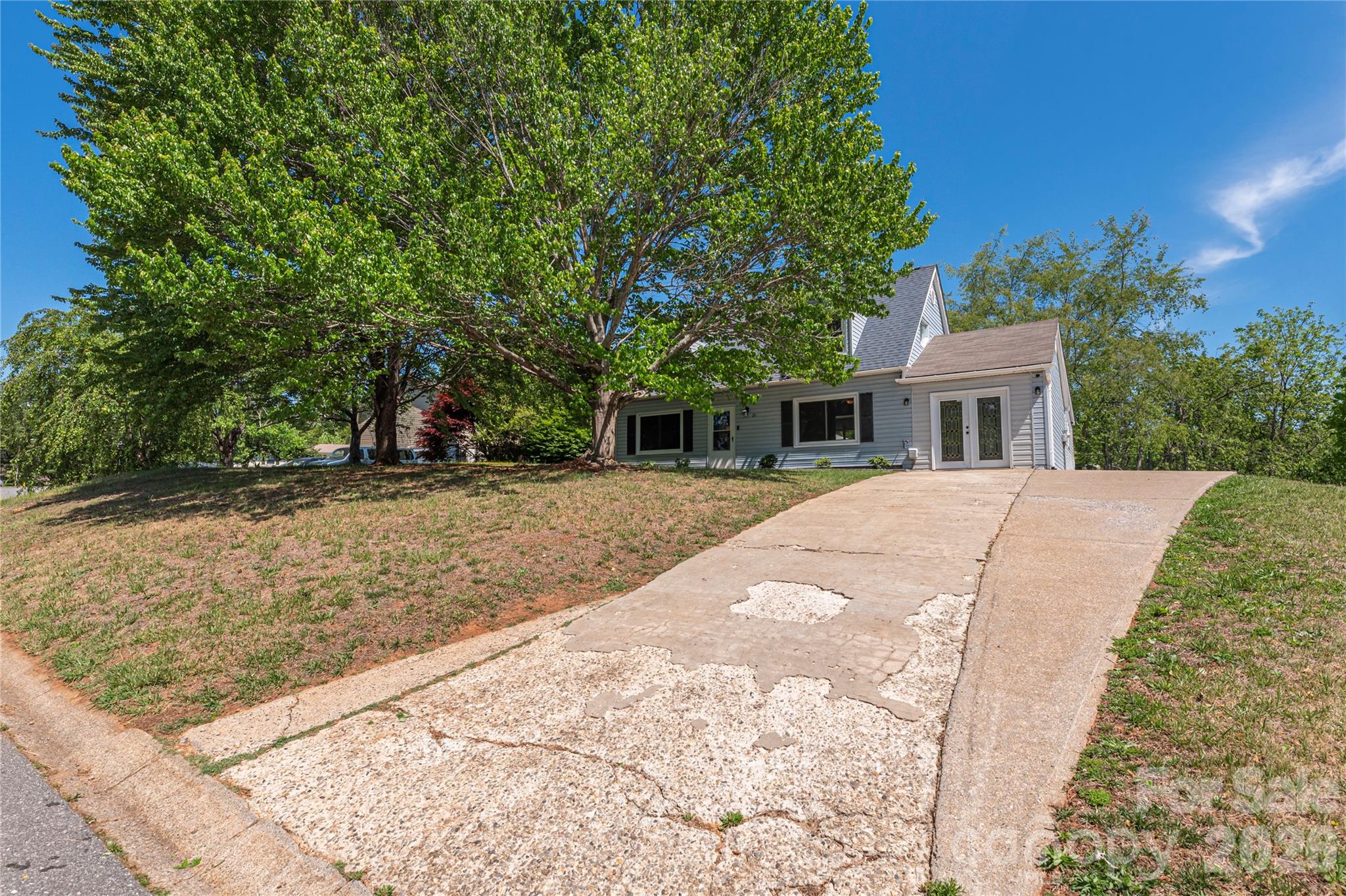 20 Lionel Place — Asheville