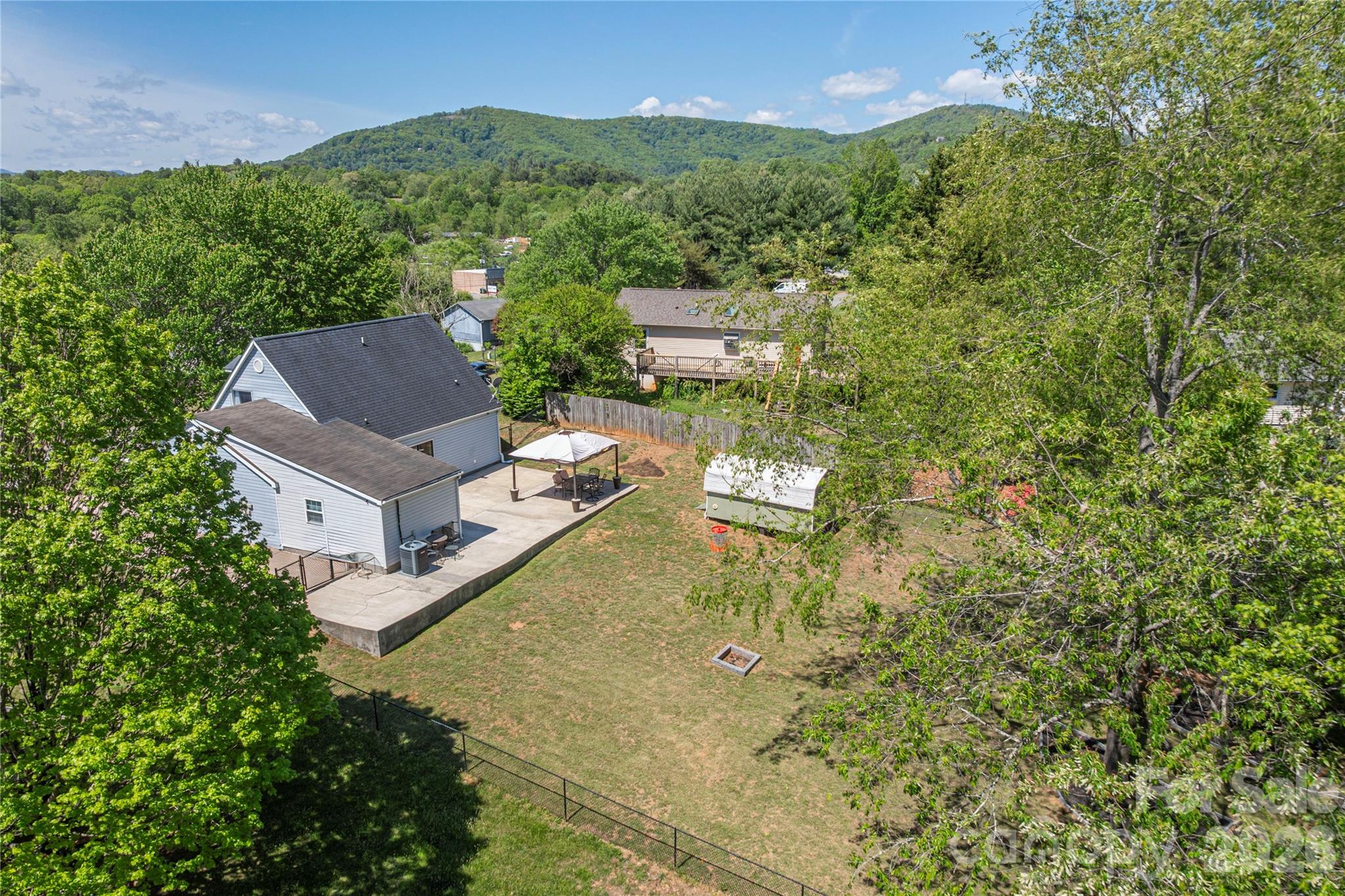 20 Lionel Place — Asheville
