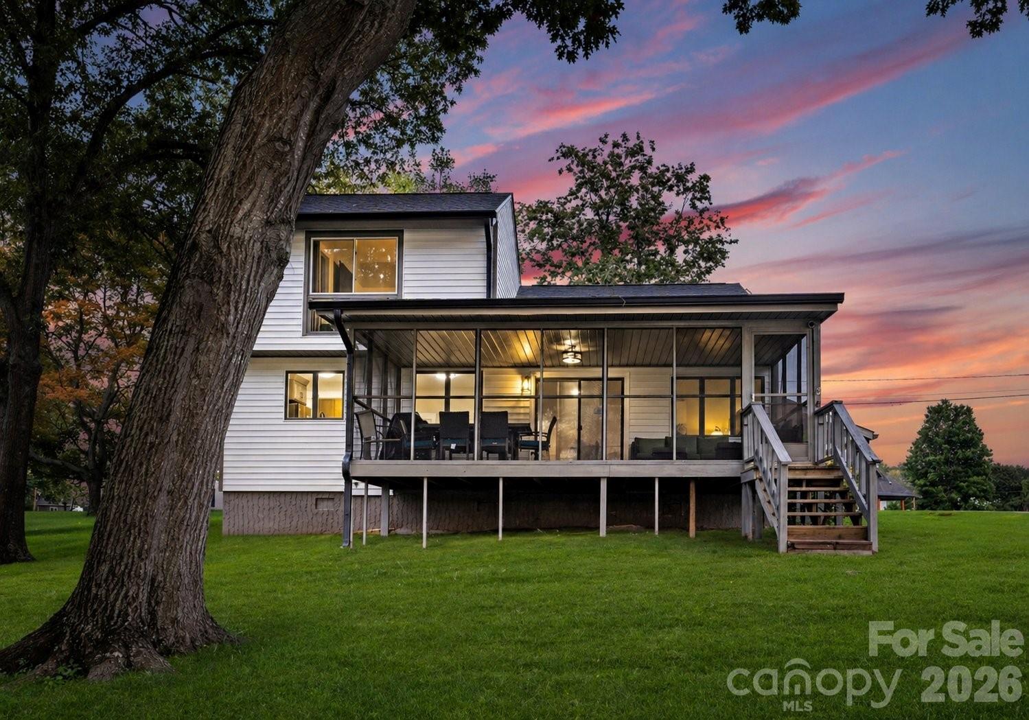 240 Shoreline Loop — Mooresville