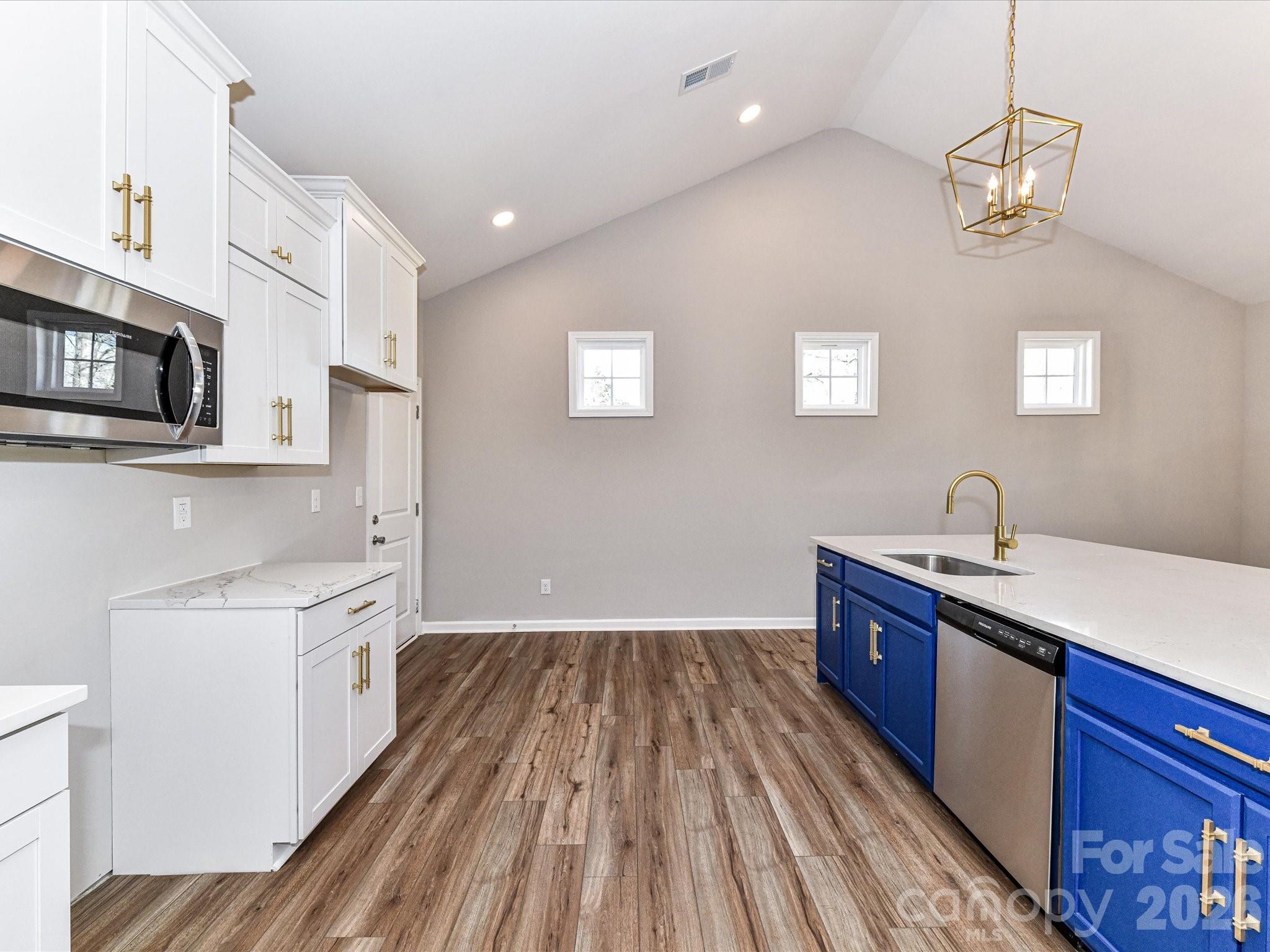 104 Poplar Street — Clover