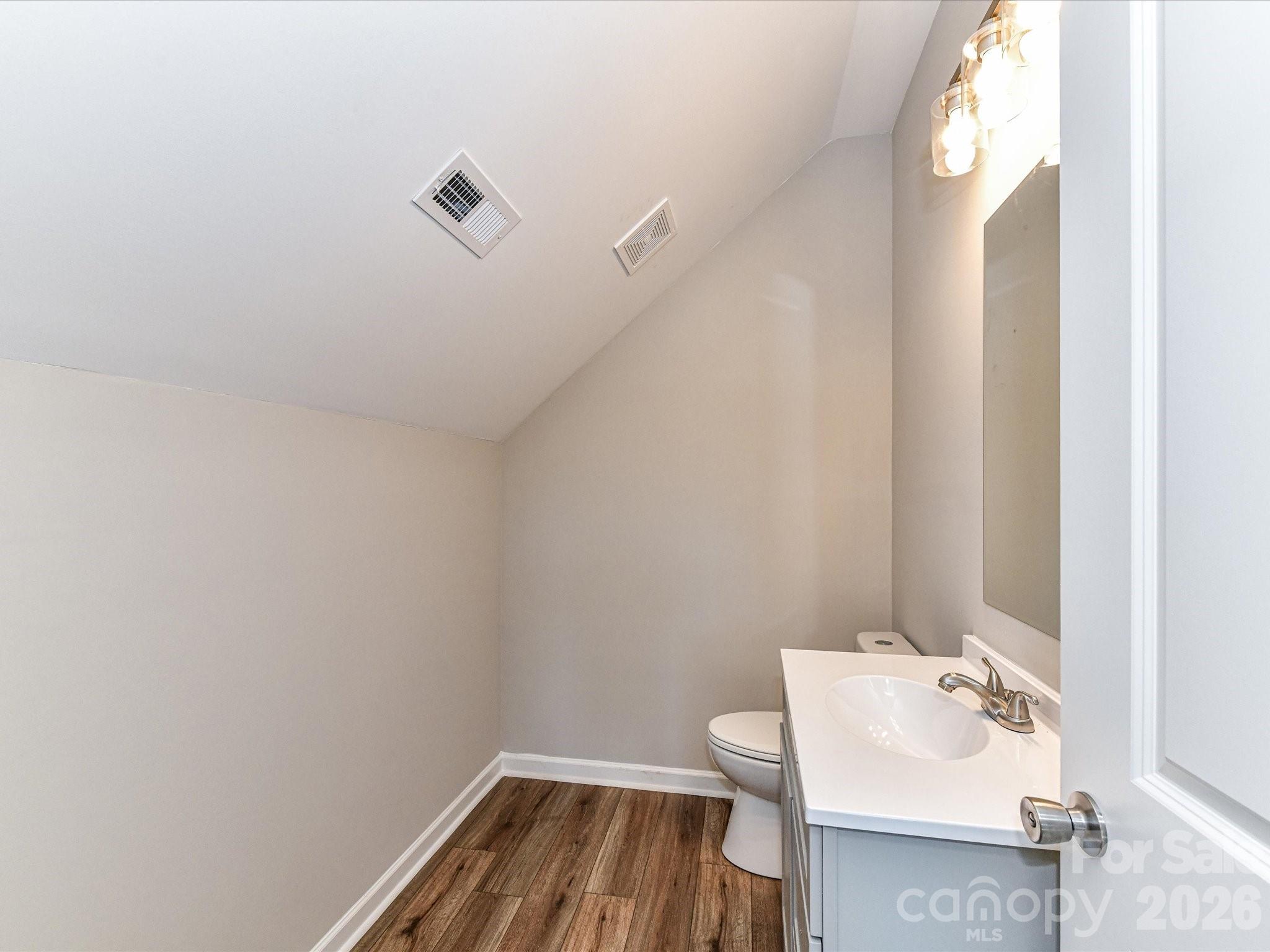 104 Poplar Street — Clover