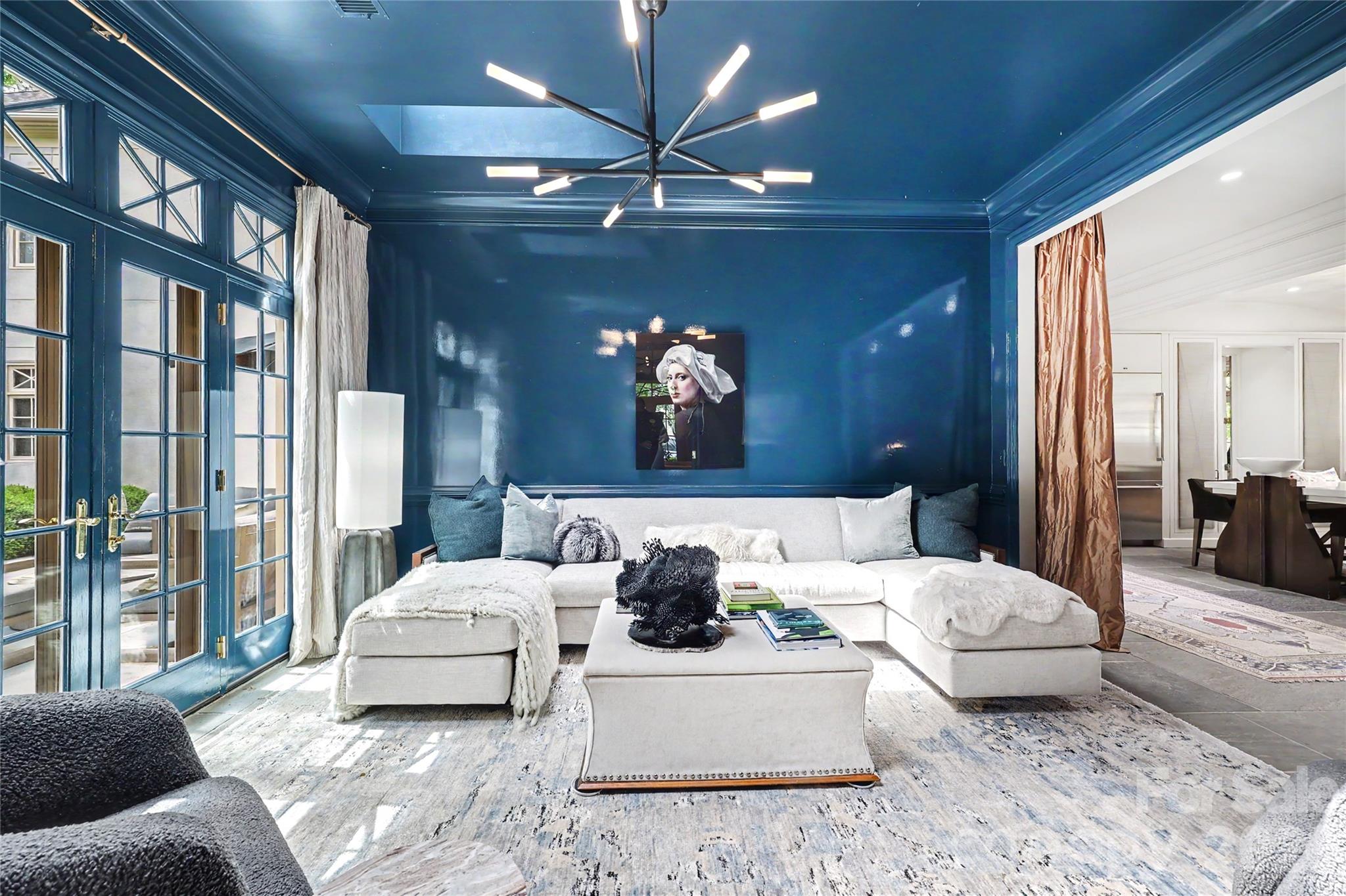 2301 Queens Road E — Charlotte