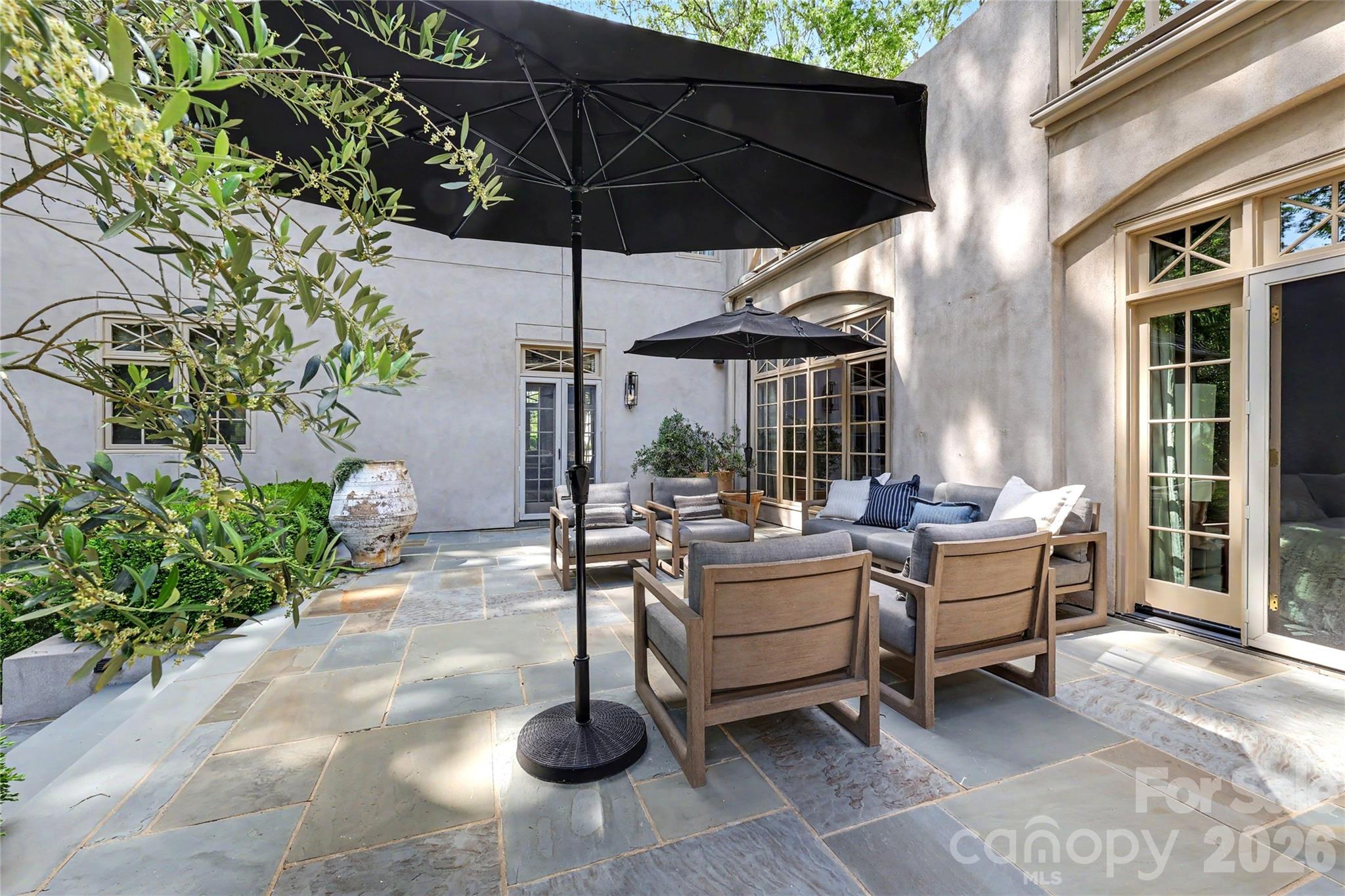 2301 Queens Road E — Charlotte