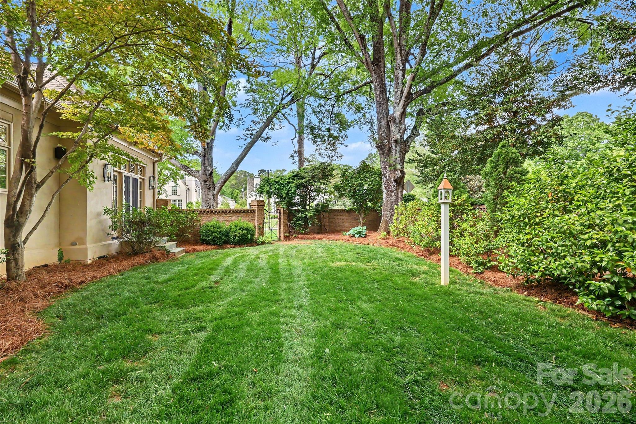 2301 Queens Road E — Charlotte