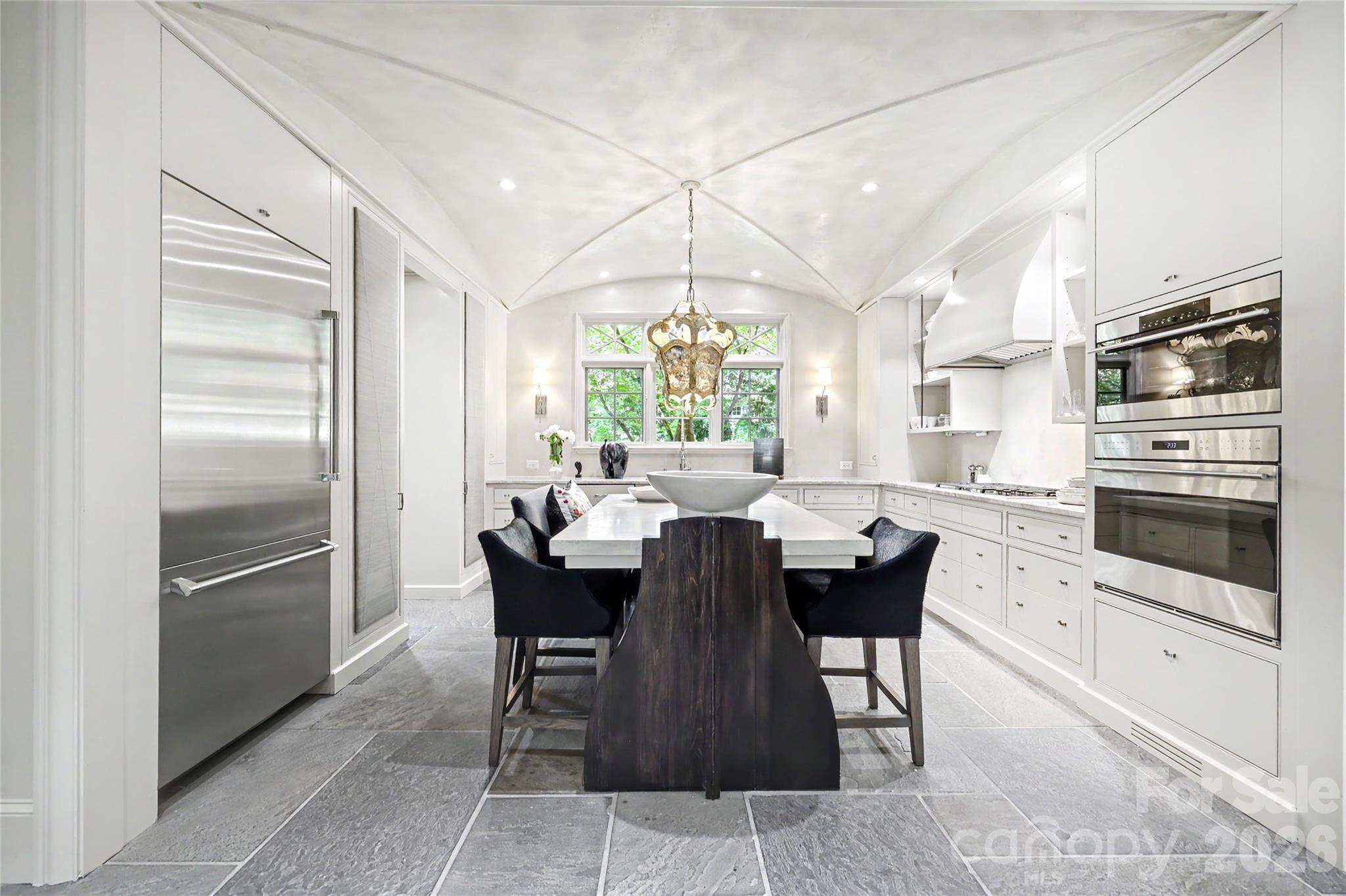 2301 Queens Road E — Charlotte