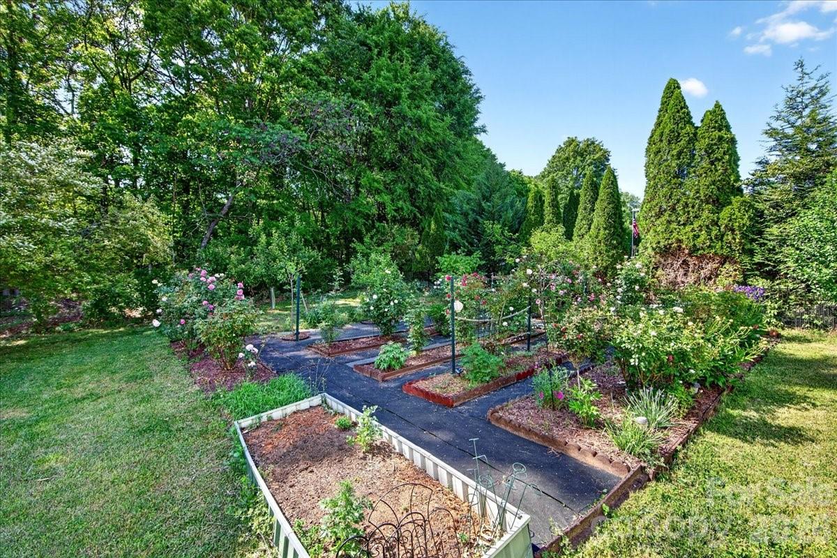 13218 Willow Breeze Lane — Huntersville