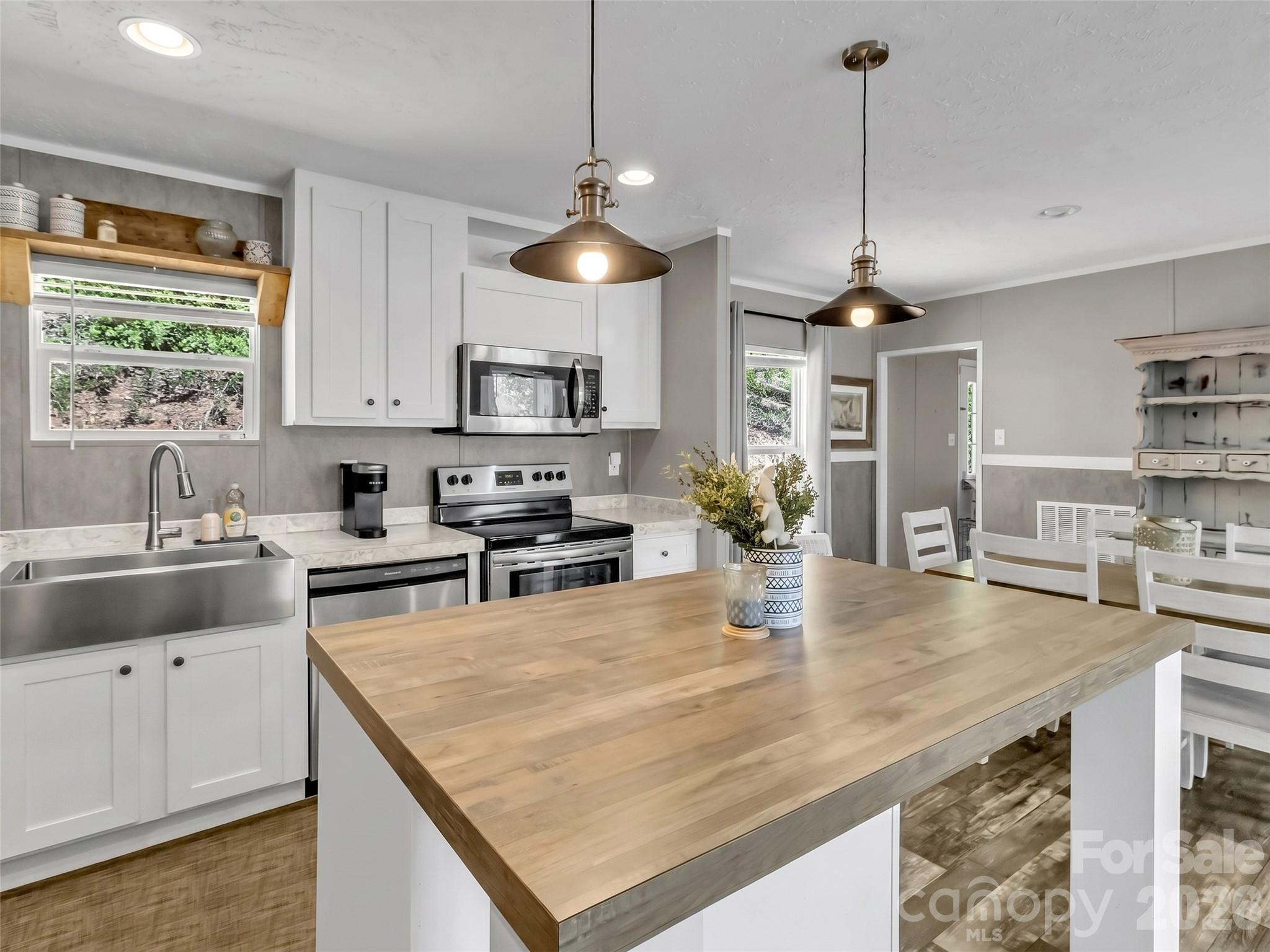 424 Arrington Acres Drive — Waynesville