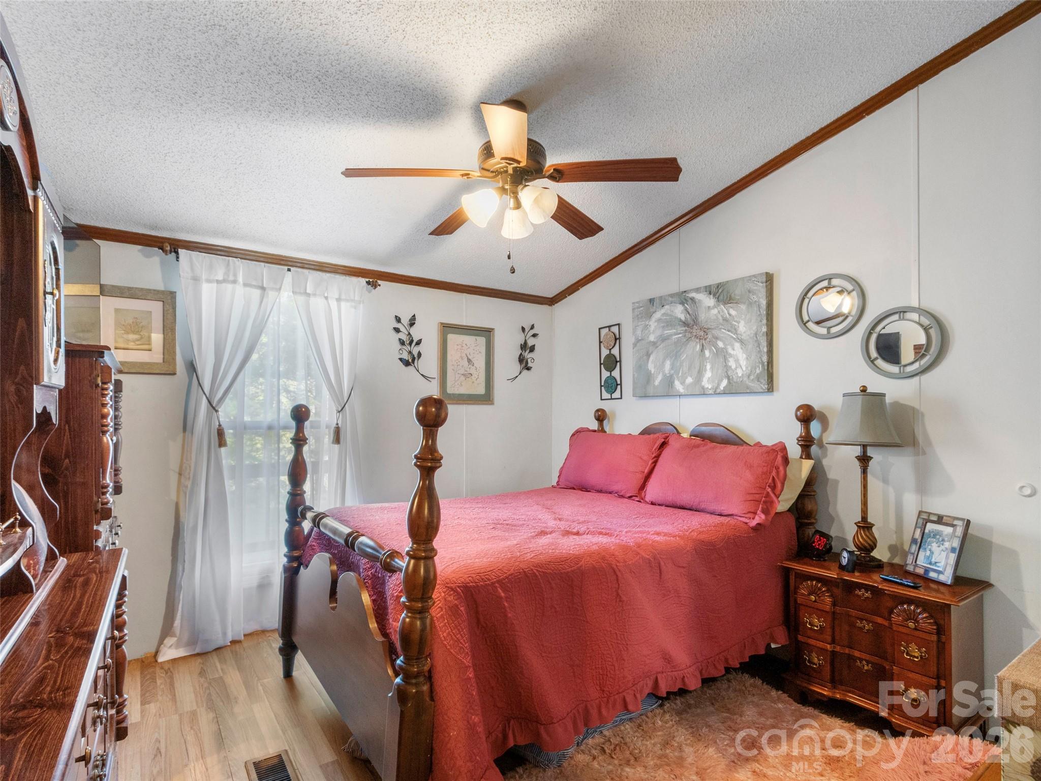1270 Old Mine Fork Road — Burnsville