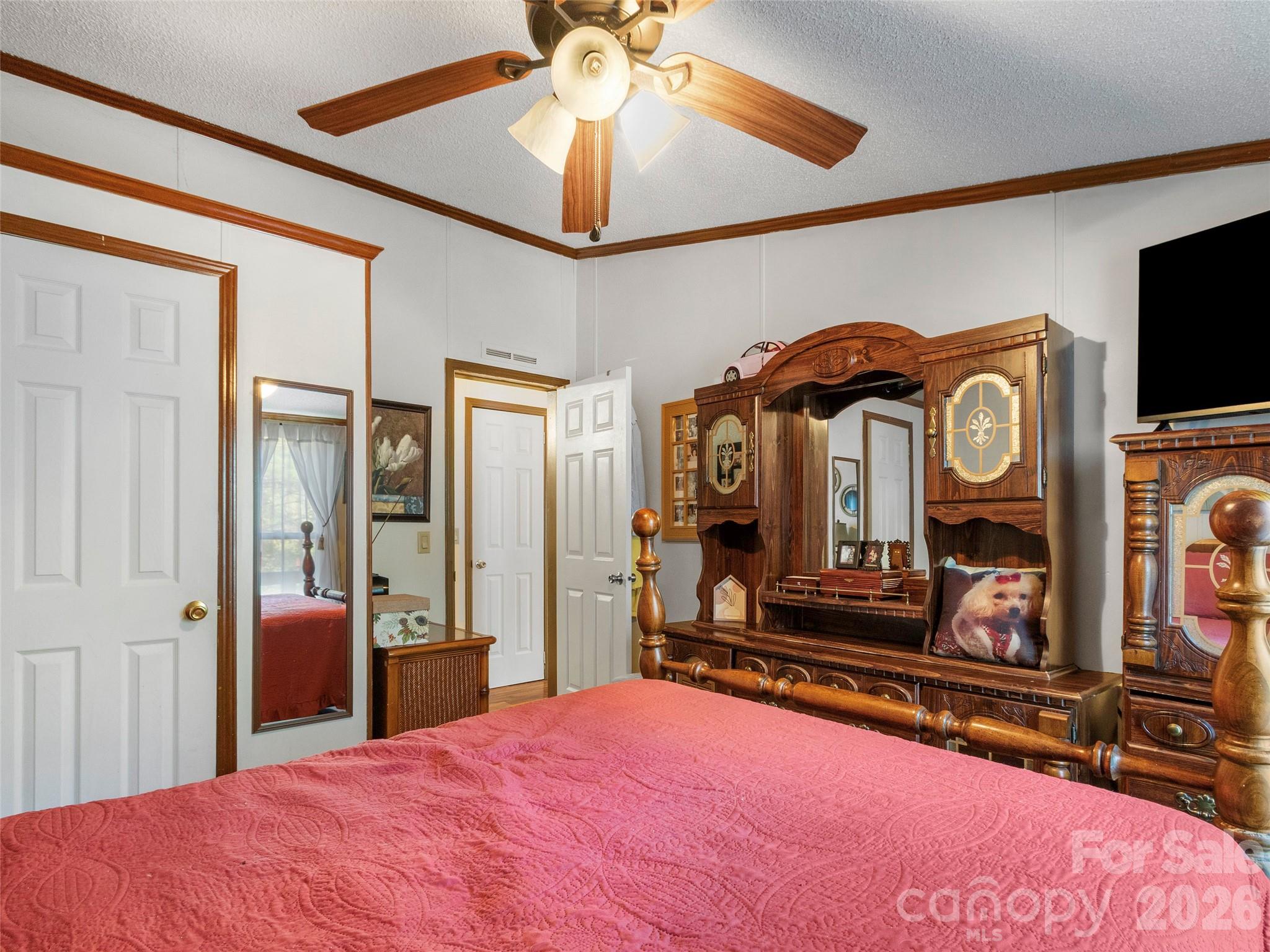1270 Old Mine Fork Road — Burnsville