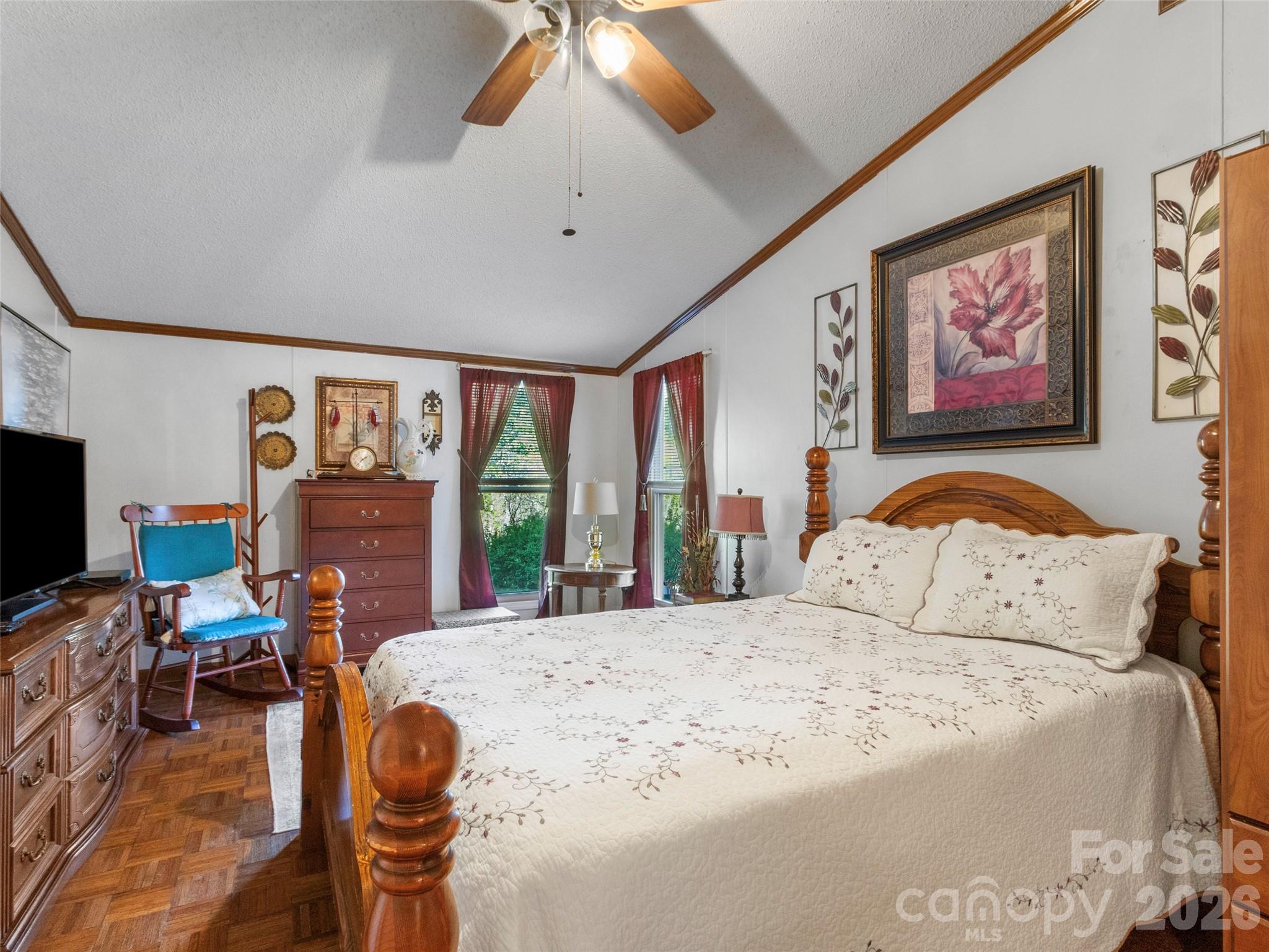 1270 Old Mine Fork Road — Burnsville