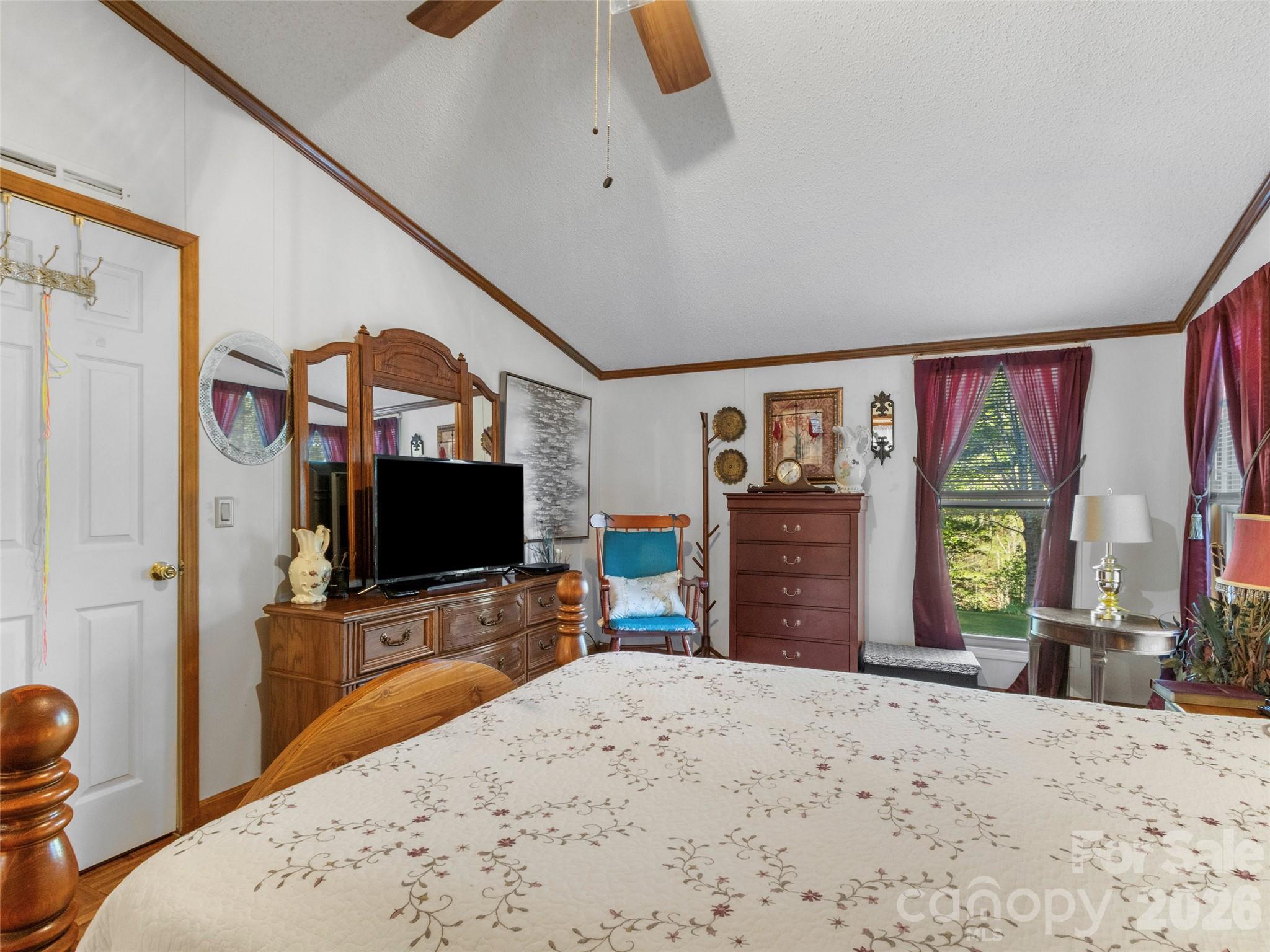 1270 Old Mine Fork Road — Burnsville