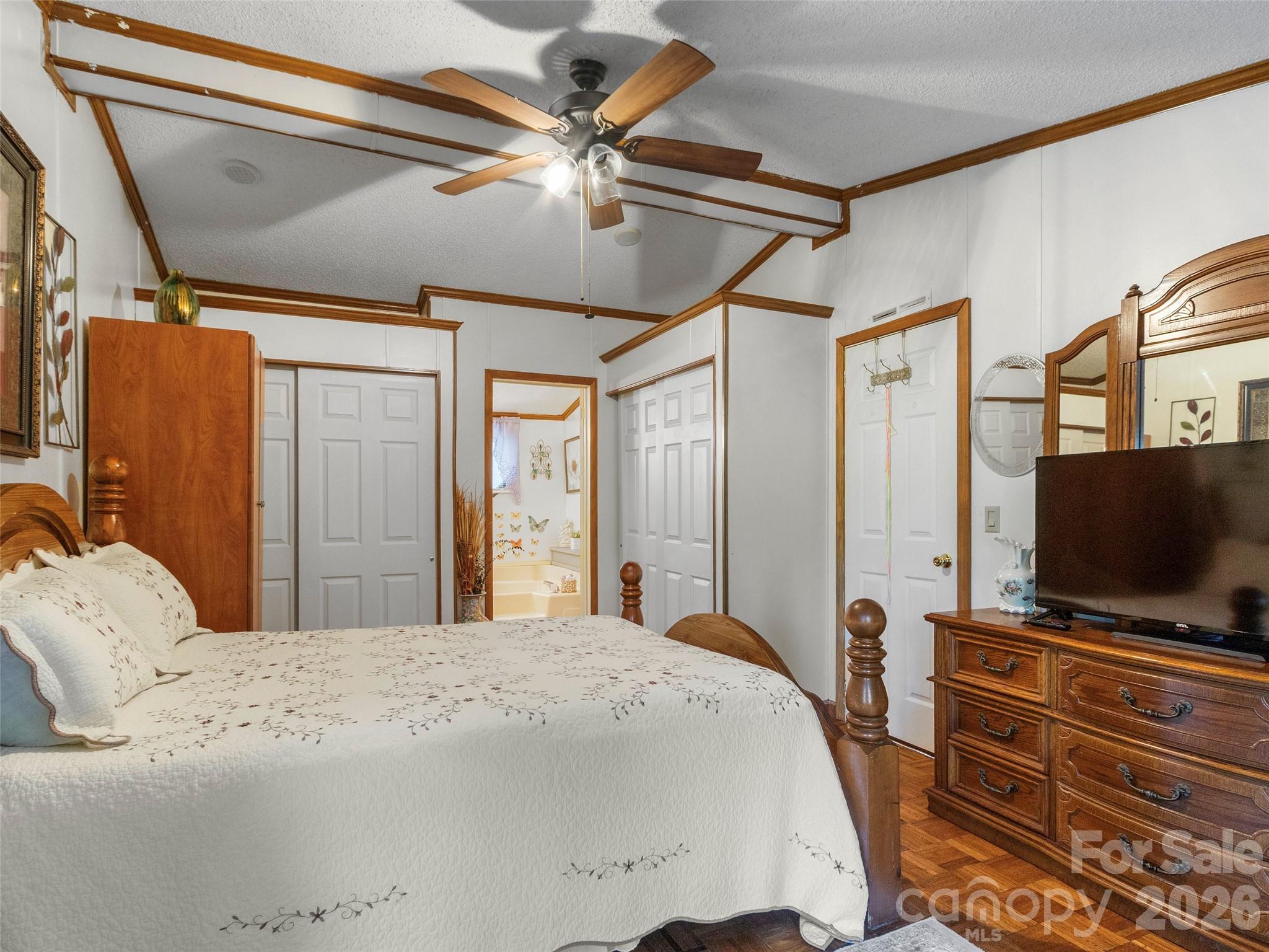 1270 Old Mine Fork Road — Burnsville