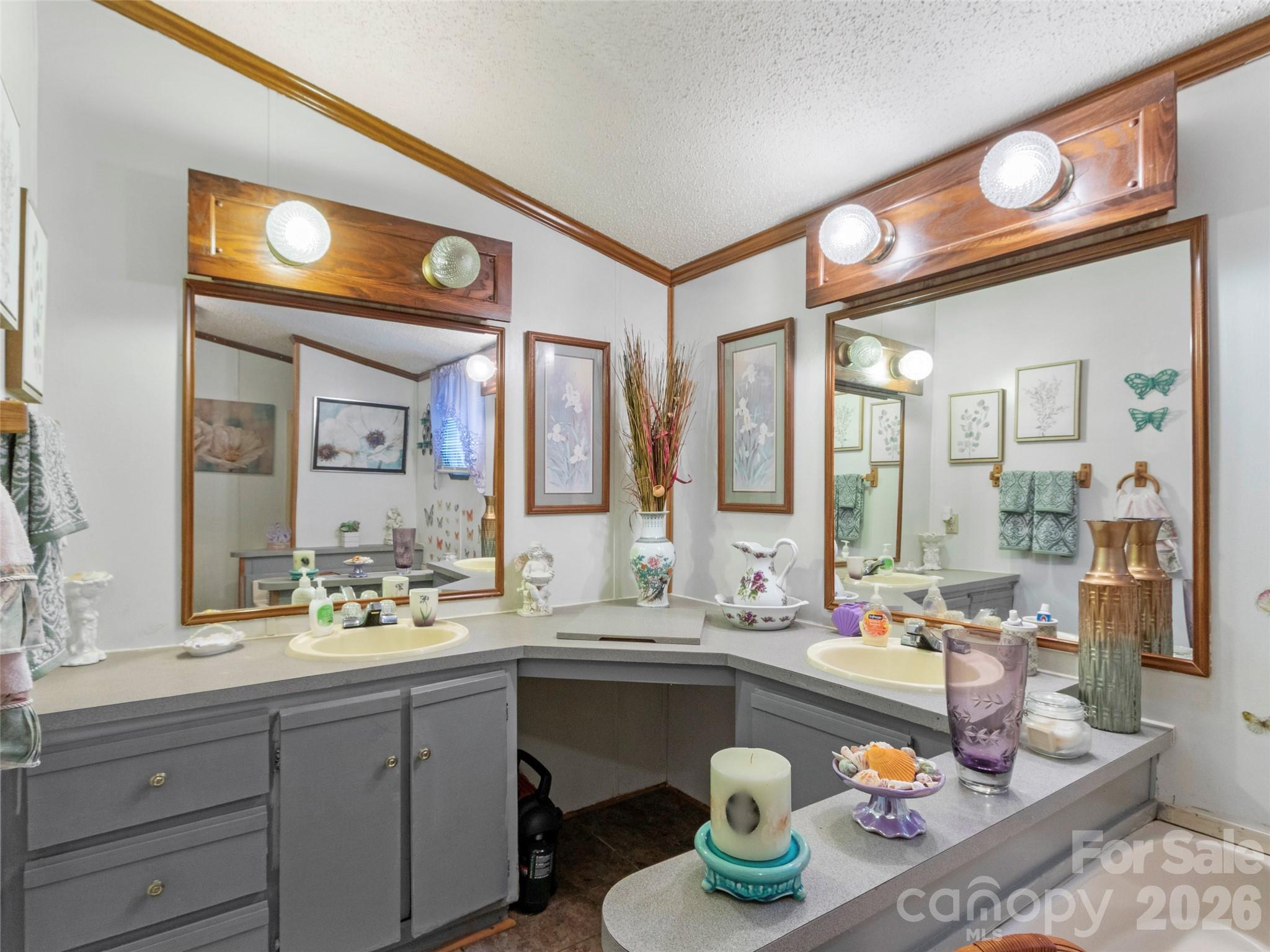 1270 Old Mine Fork Road — Burnsville