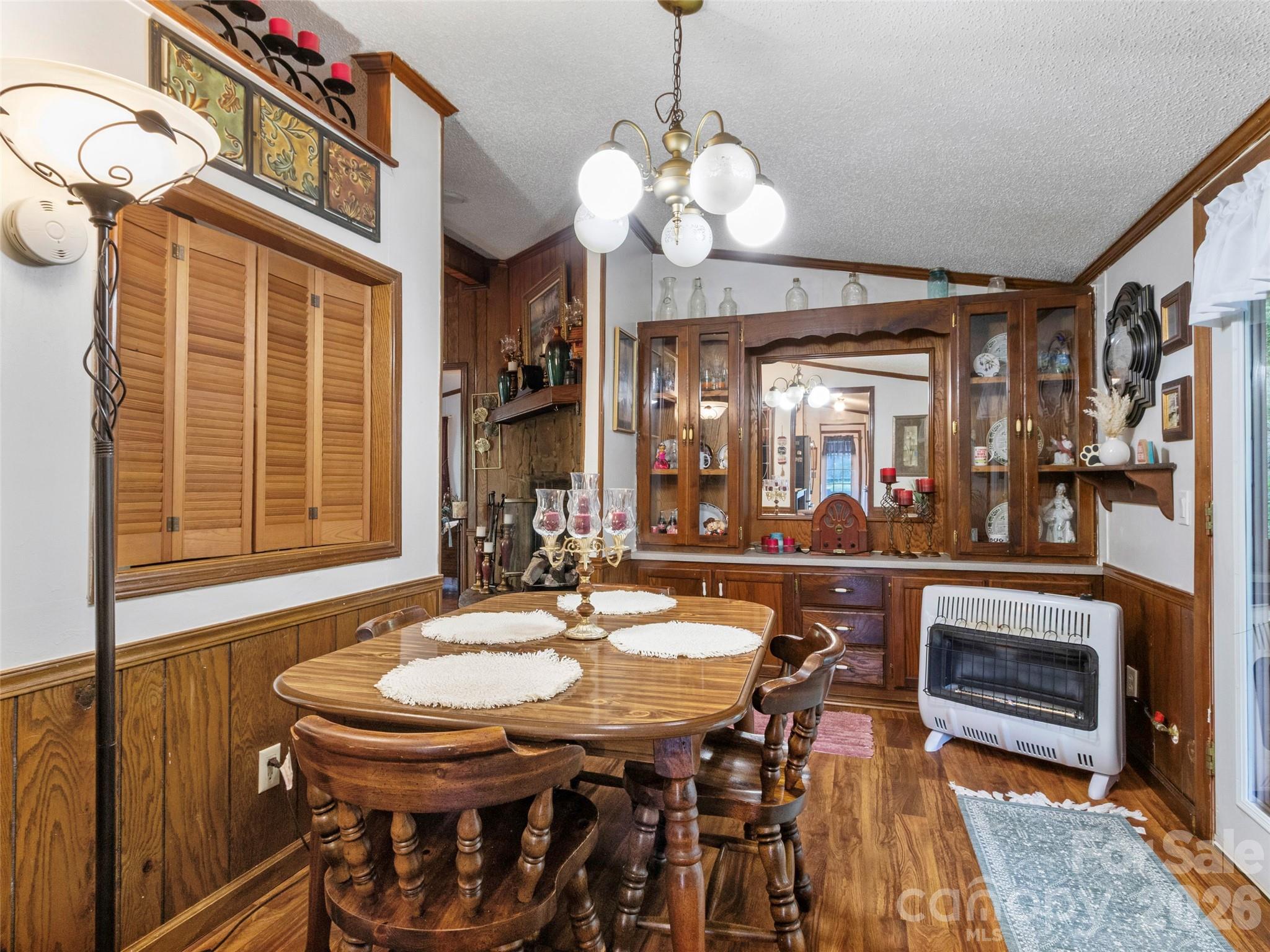 1270 Old Mine Fork Road — Burnsville