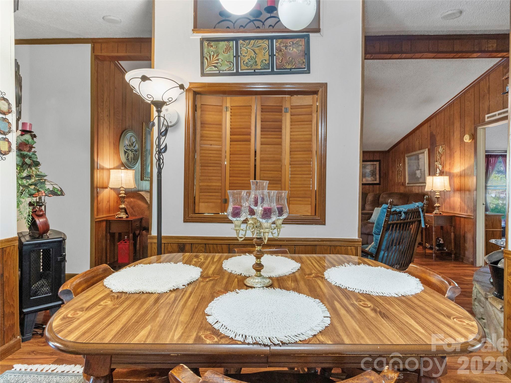 1270 Old Mine Fork Road — Burnsville