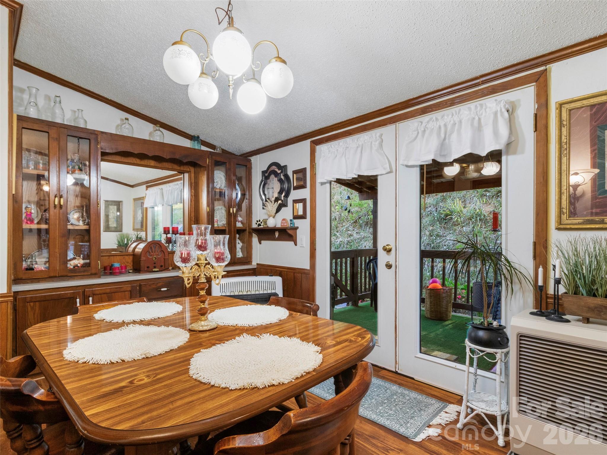 1270 Old Mine Fork Road — Burnsville