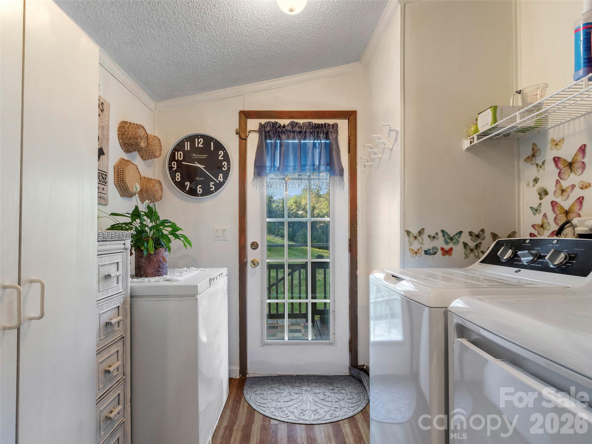 1270 Old Mine Fork Road — Burnsville