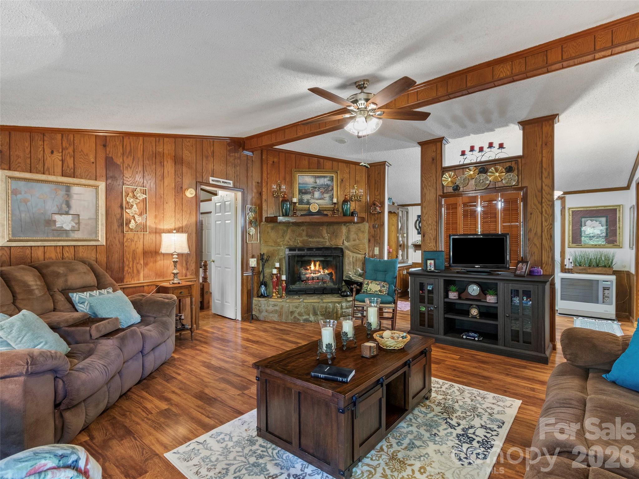 1270 Old Mine Fork Road — Burnsville