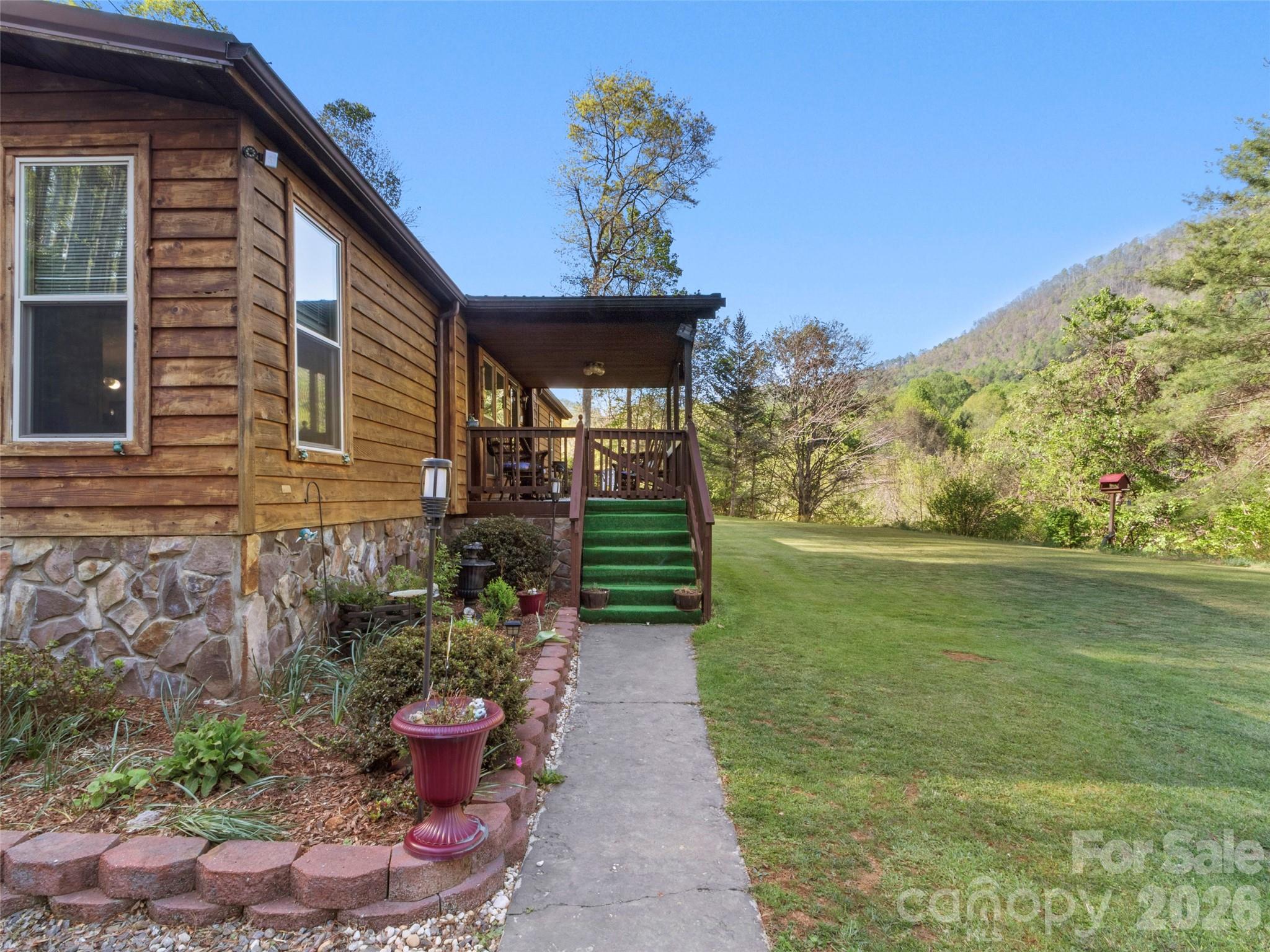 1270 Old Mine Fork Road — Burnsville