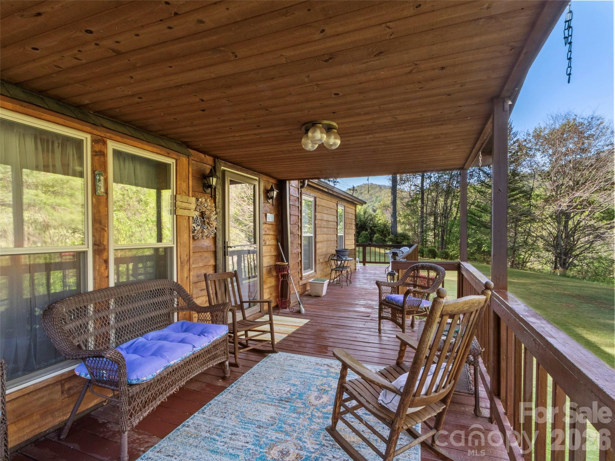 1270 Old Mine Fork Road — Burnsville