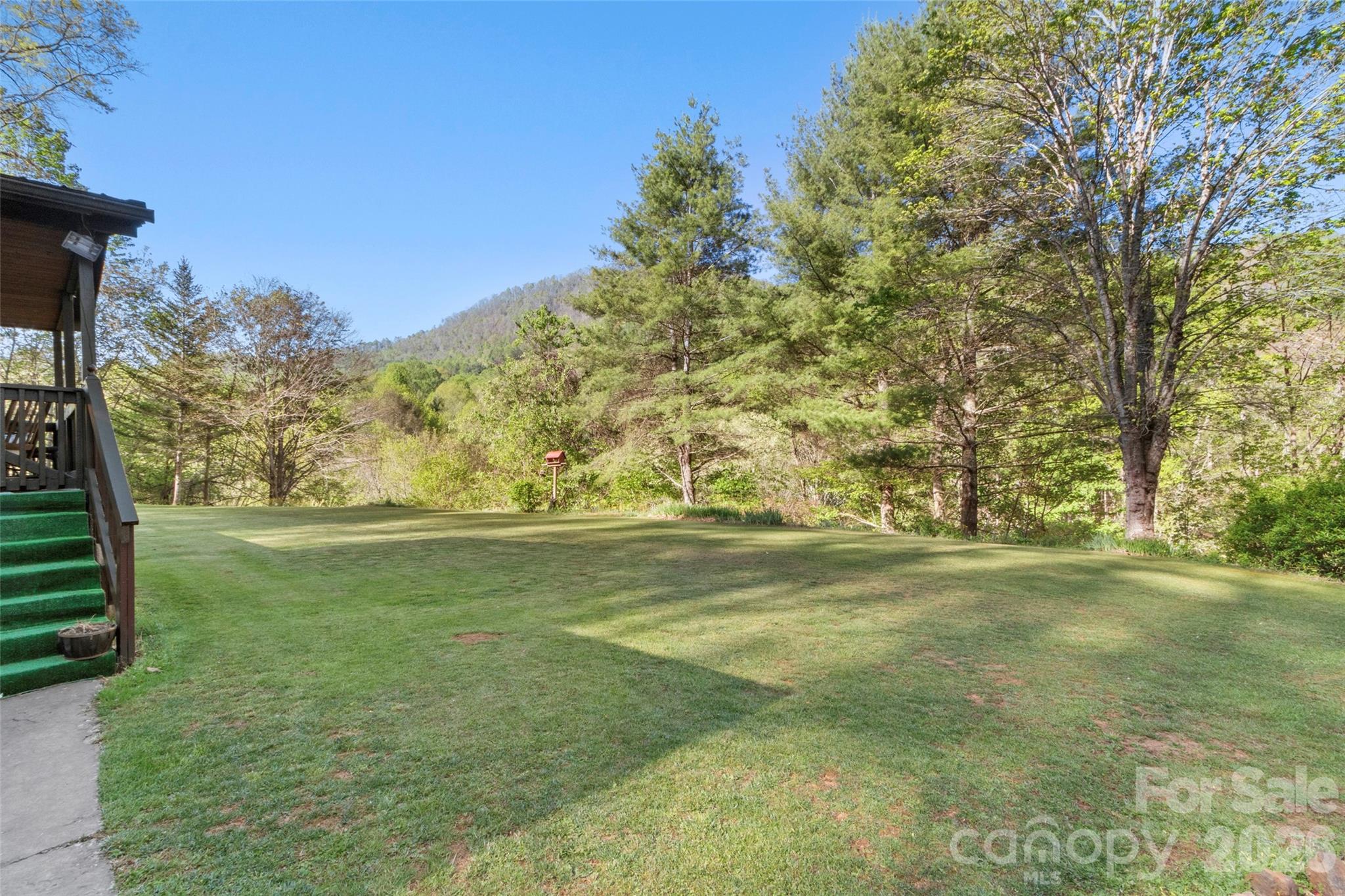 1270 Old Mine Fork Road — Burnsville