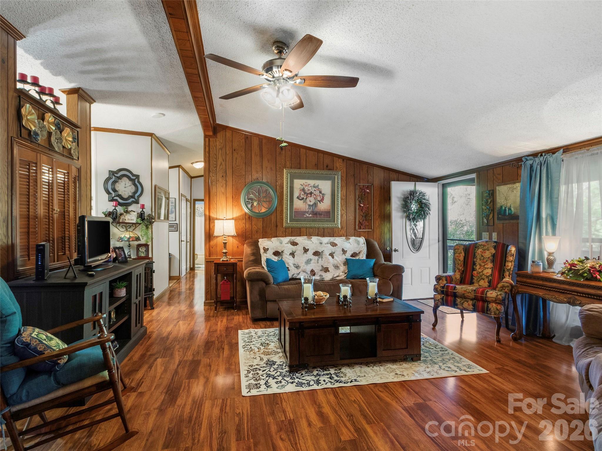1270 Old Mine Fork Road — Burnsville