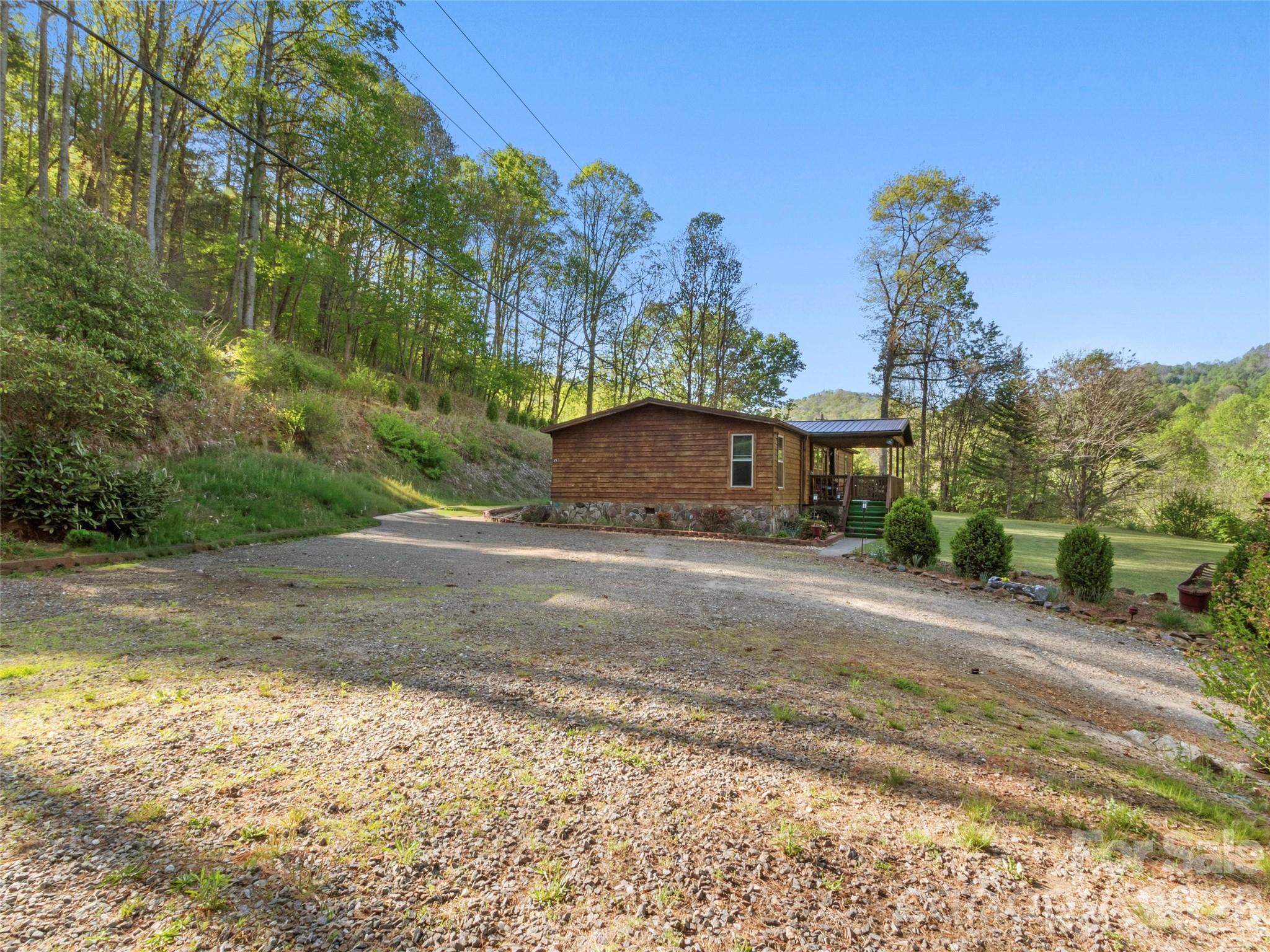 1270 Old Mine Fork Road — Burnsville