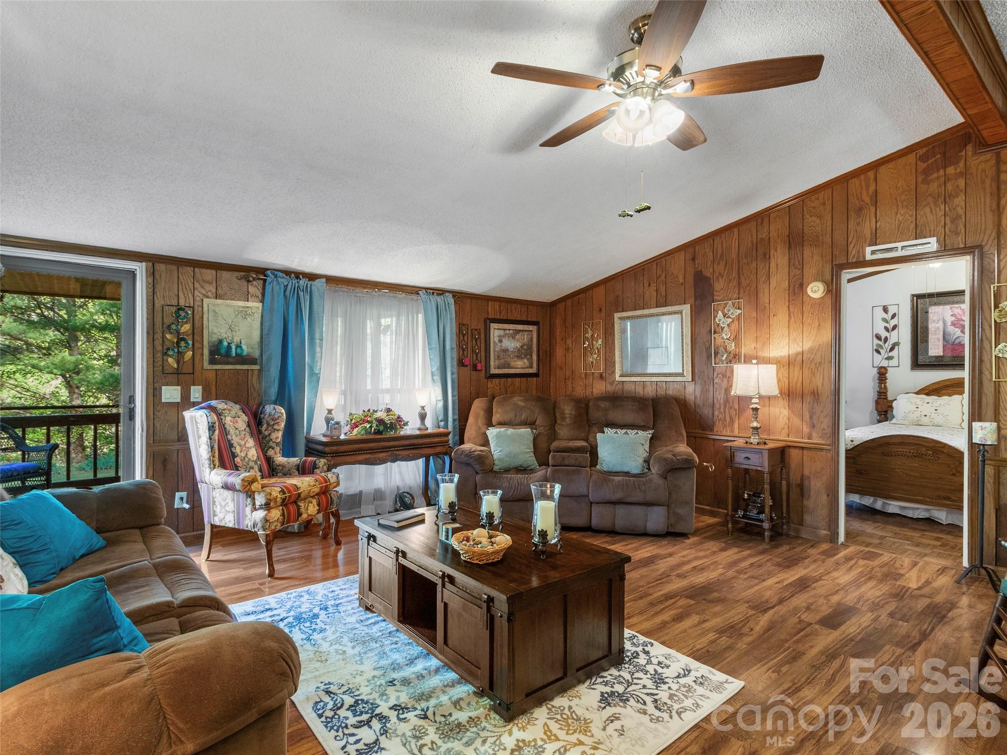 1270 Old Mine Fork Road — Burnsville