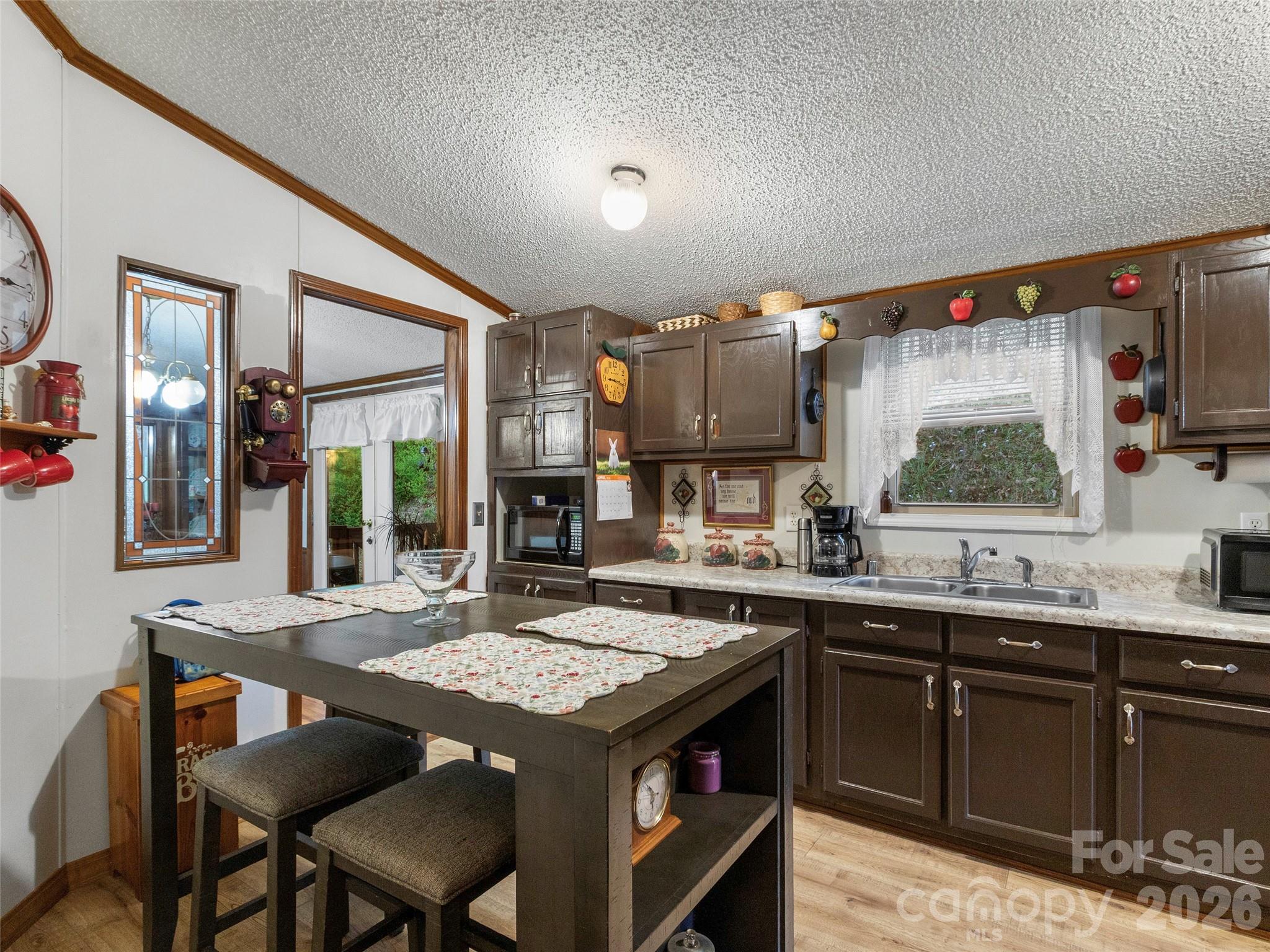 1270 Old Mine Fork Road — Burnsville