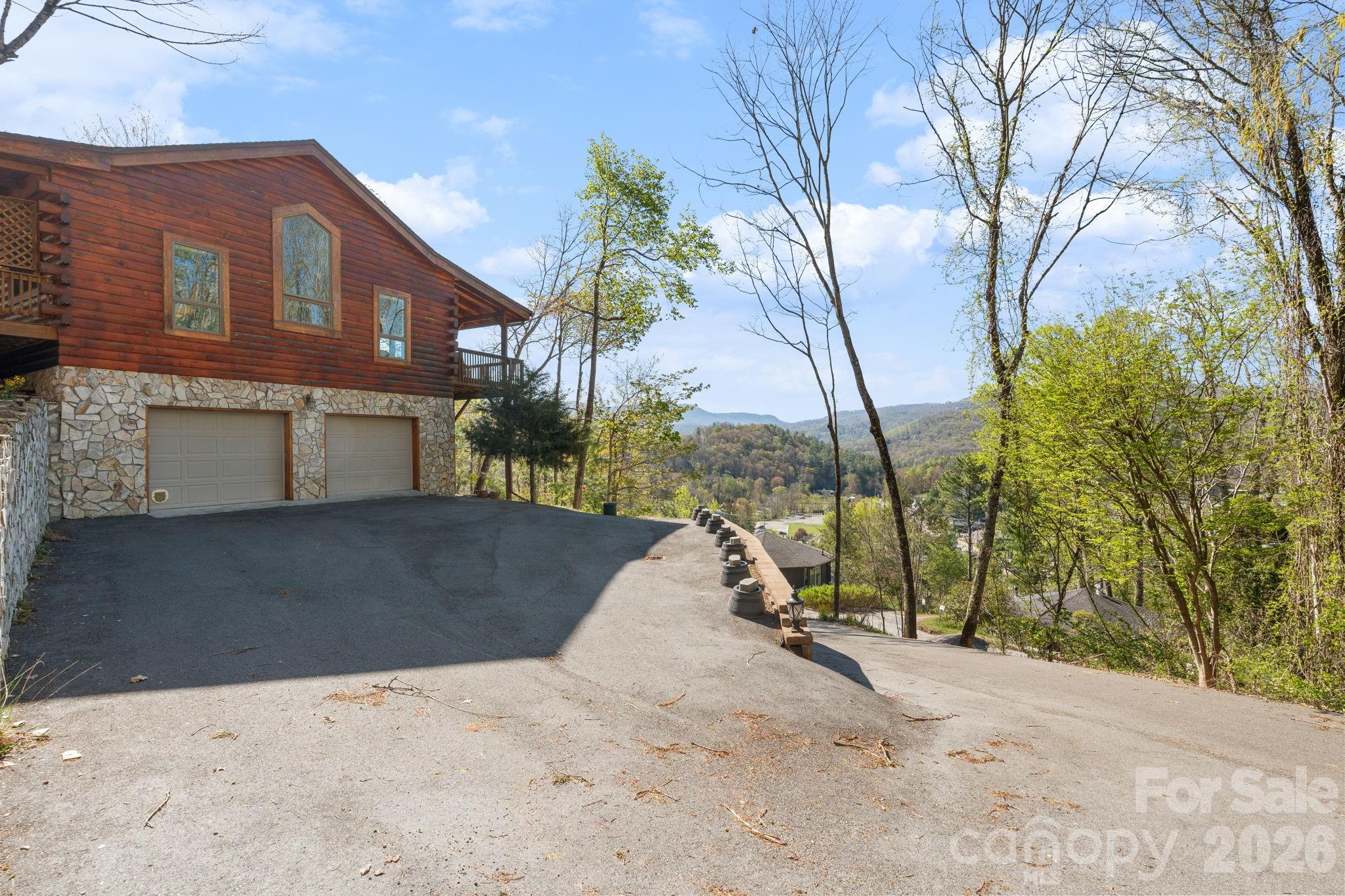 248 Hillcrest Lane — Banner Elk