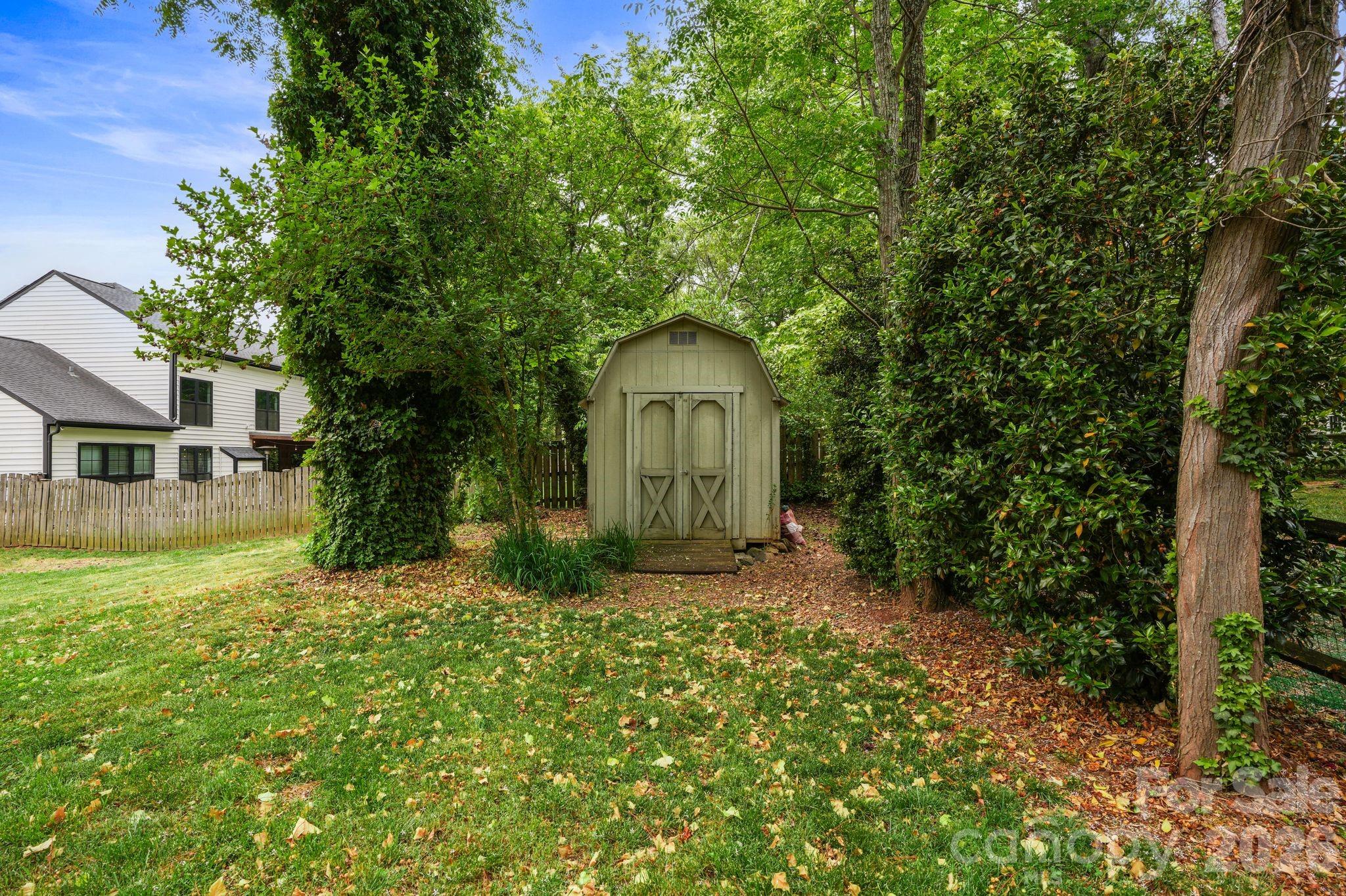 15816 Gathering Oaks Drive — Huntersville