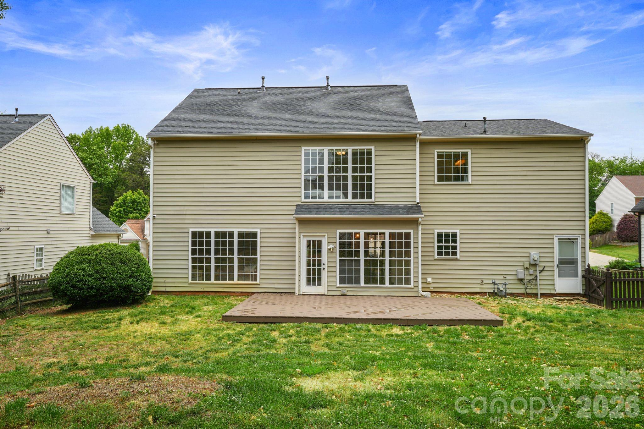 15816 Gathering Oaks Drive — Huntersville