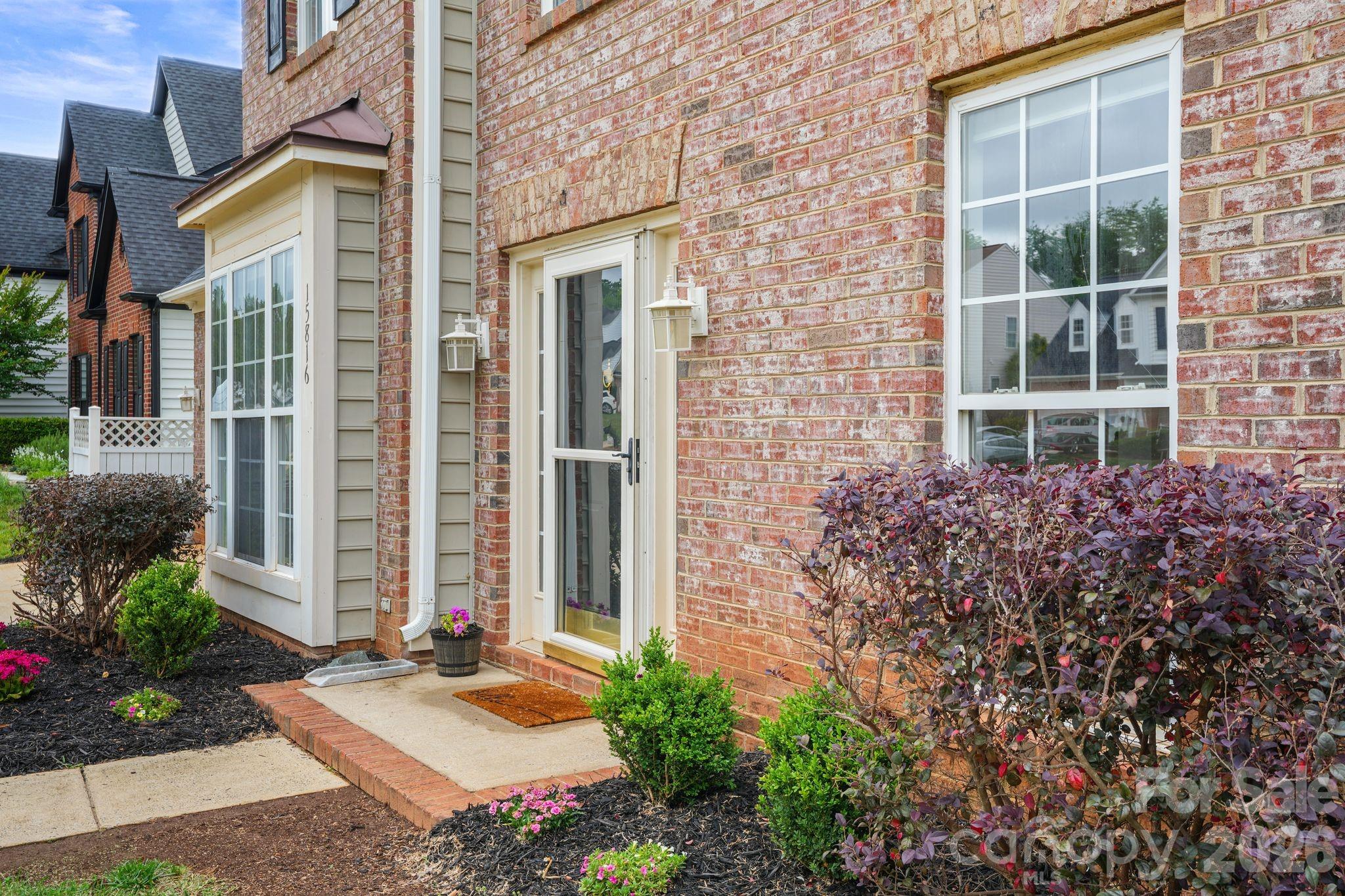 15816 Gathering Oaks Drive — Huntersville