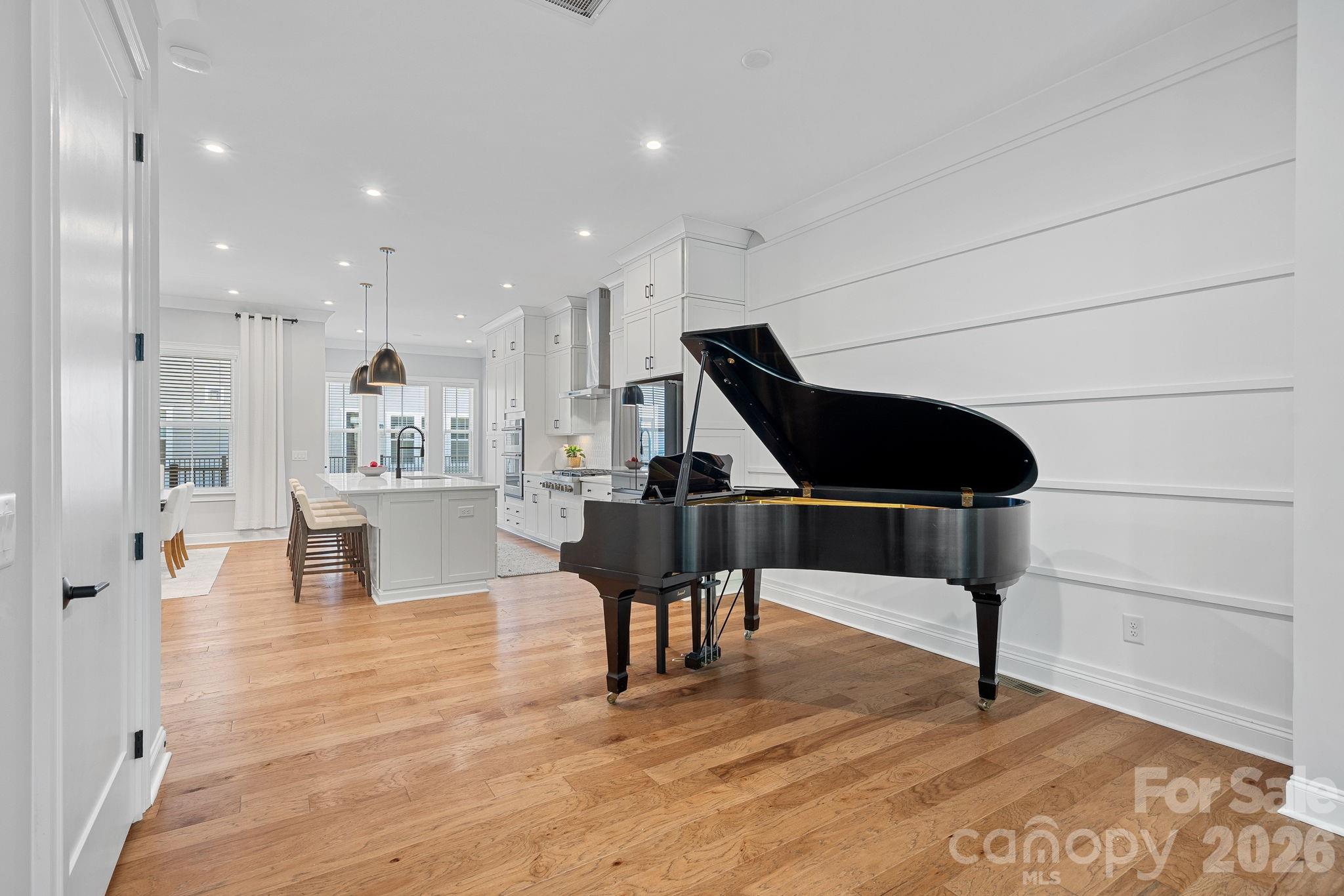 2543 Deacon Avenue — Charlotte