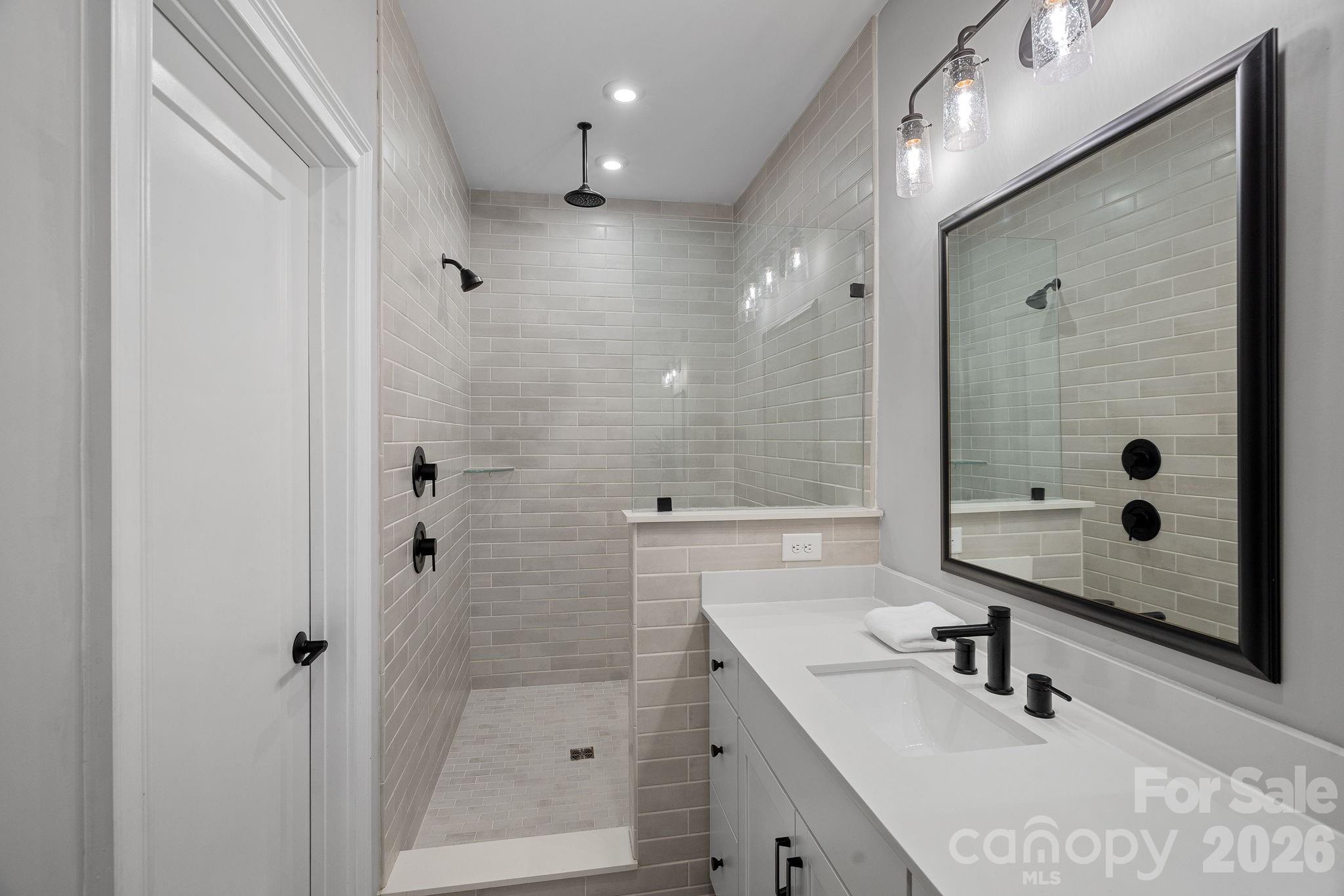2543 Deacon Avenue — Charlotte
