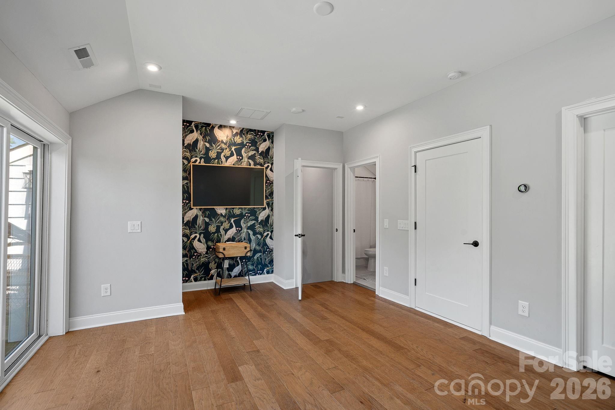 2543 Deacon Avenue — Charlotte