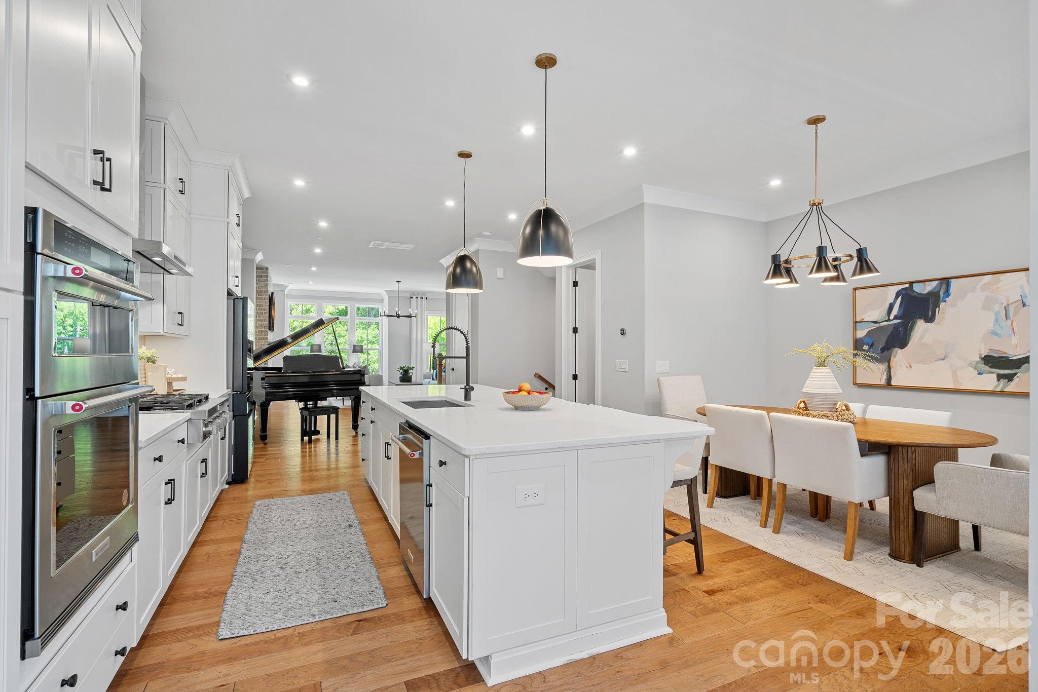2543 Deacon Avenue — Charlotte