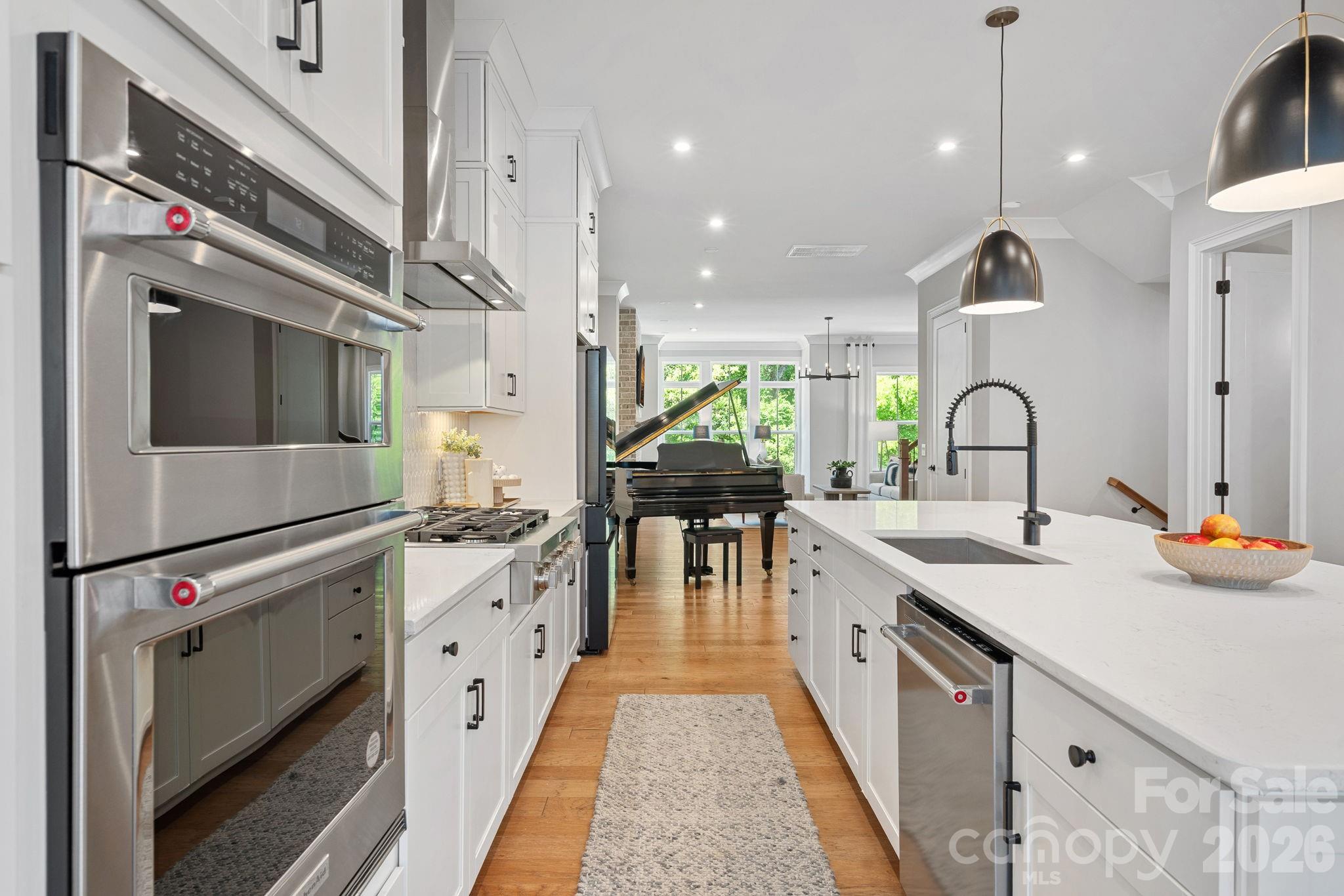 2543 Deacon Avenue — Charlotte