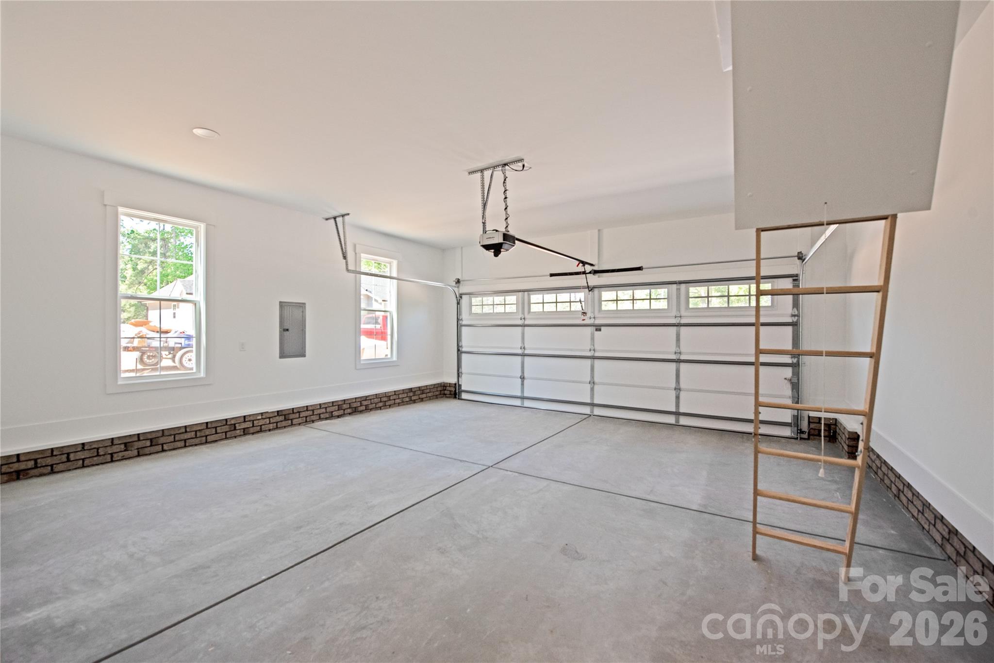 581 Goldmoor Drive NE — Concord
