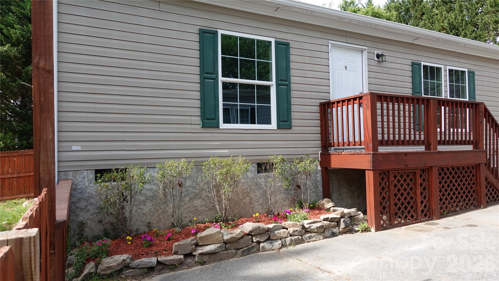 106 Central Avenue — Swannanoa