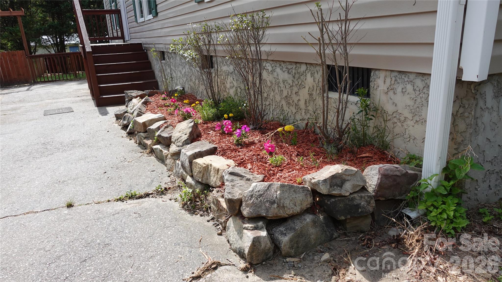 106 Central Avenue — Swannanoa
