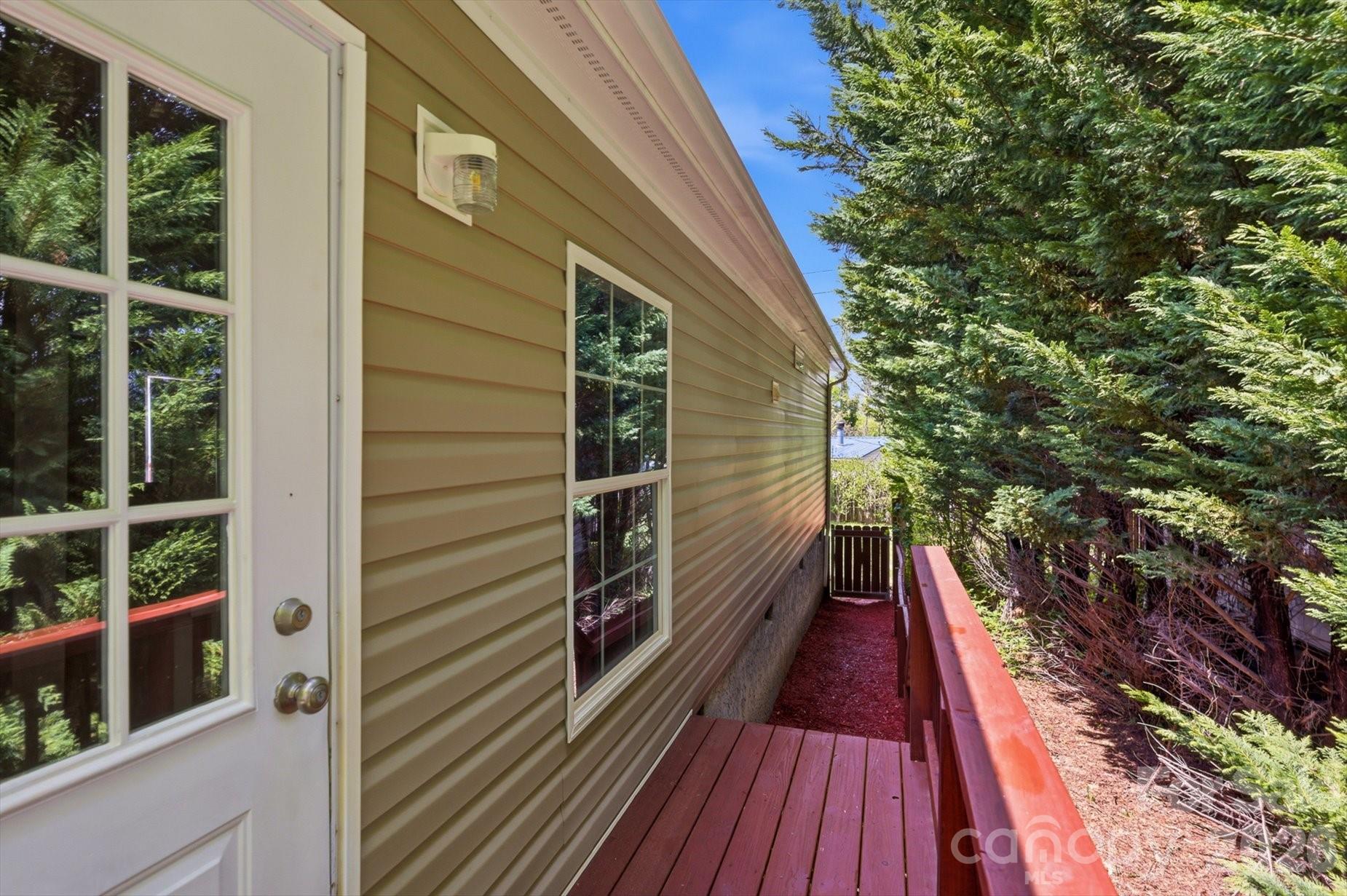 106 Central Avenue — Swannanoa