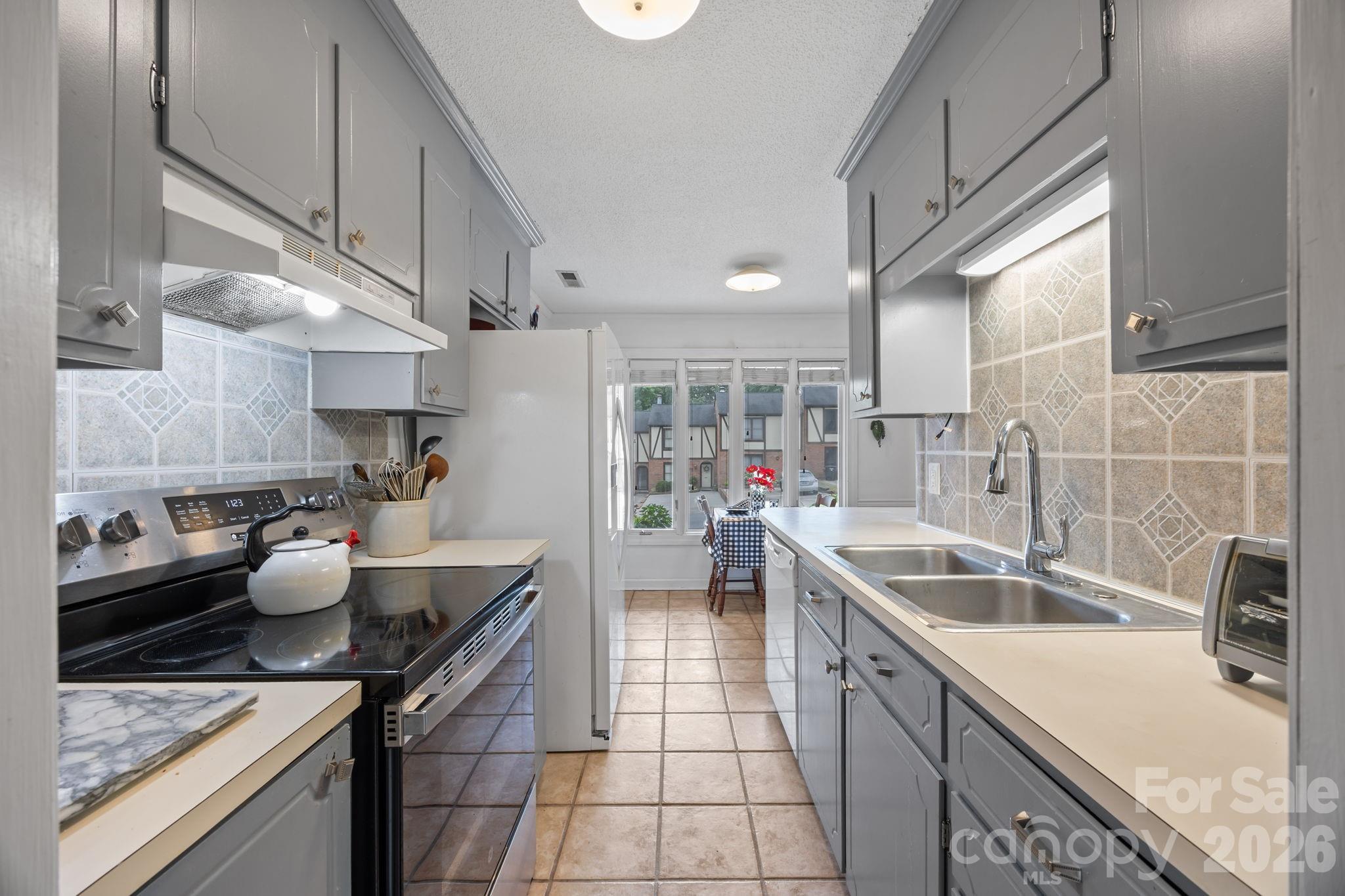 462 Camrose Circle NE — Concord
