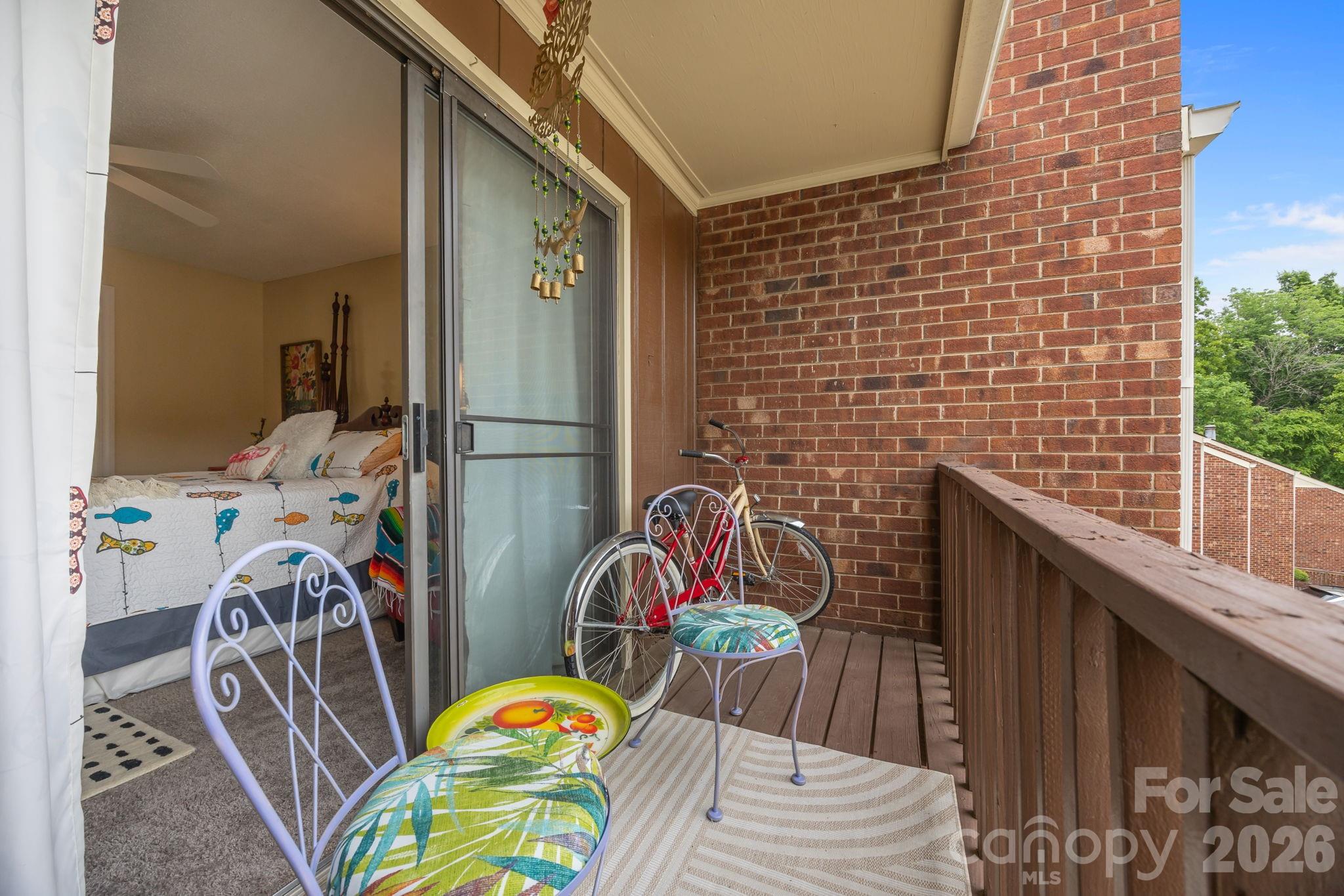 462 Camrose Circle NE — Concord